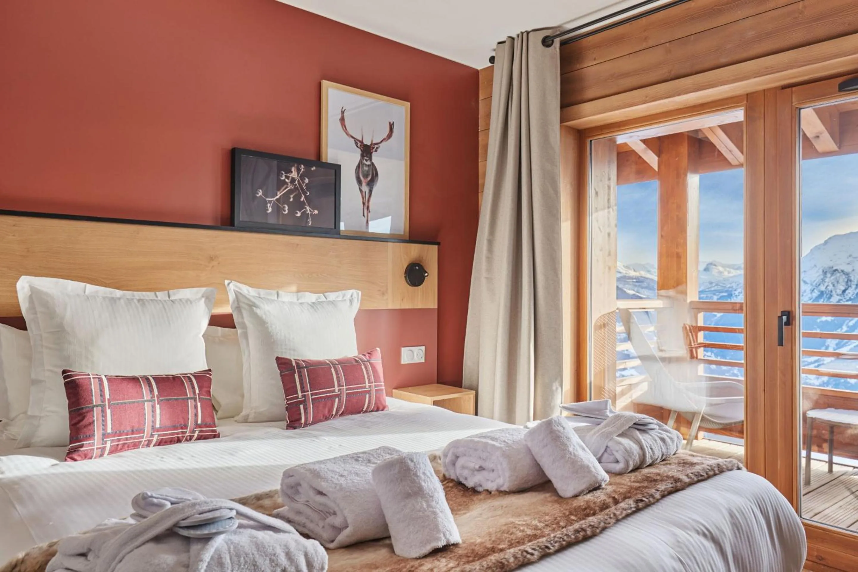 Bedroom, Bed in Hotel L'Ecrin Blanc by Odalys