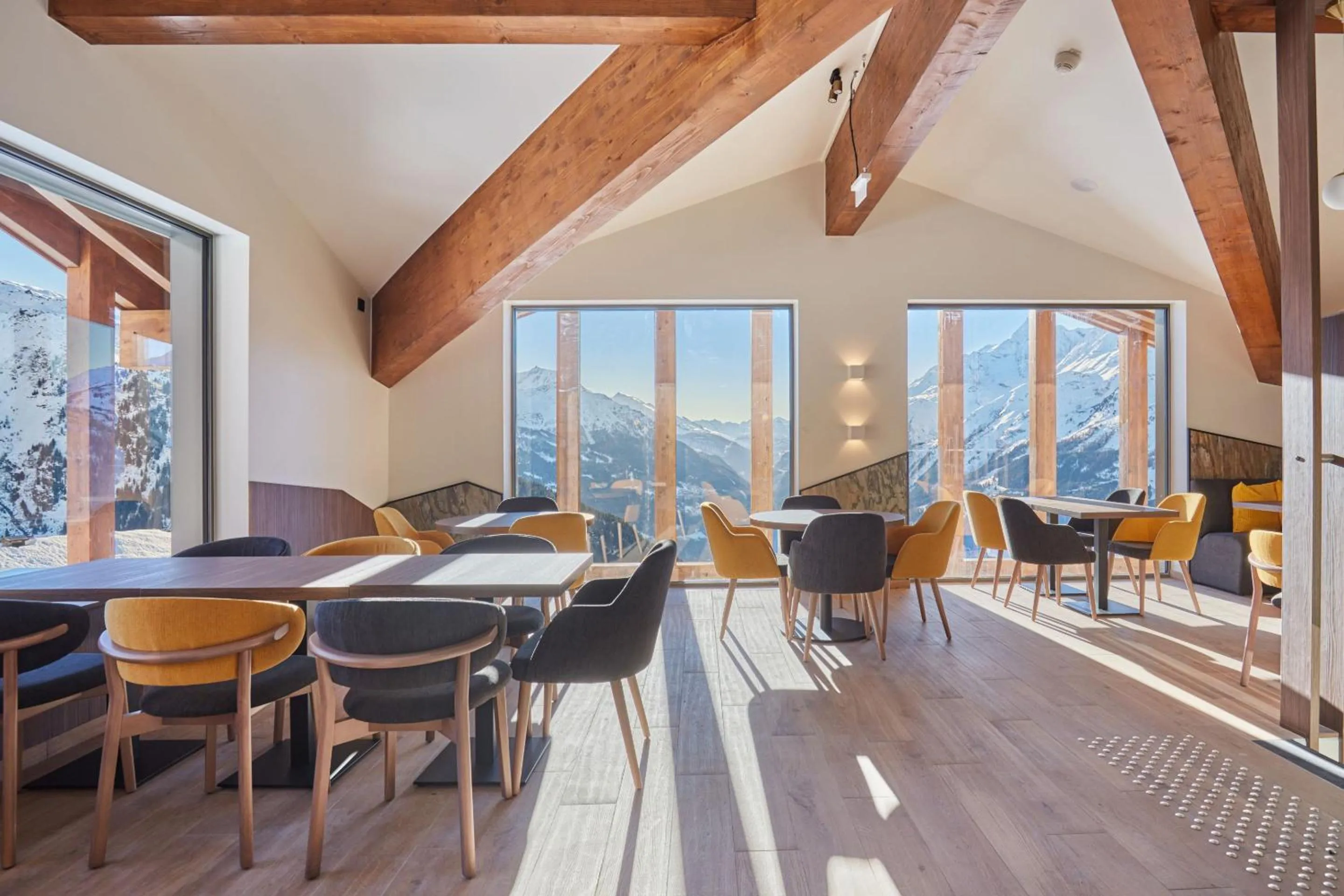 Property building in Hotel L'Ecrin Blanc by Odalys