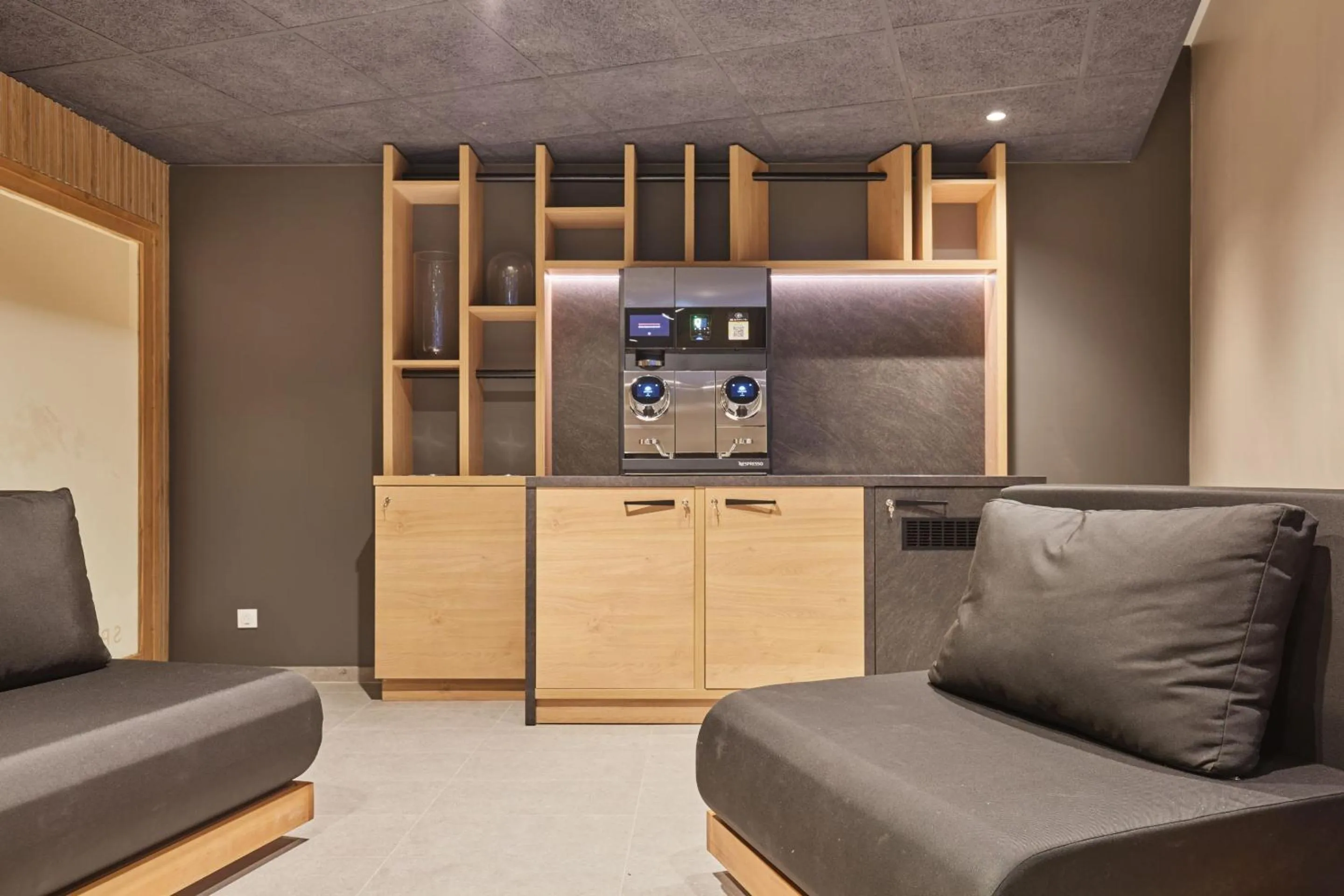 Living room in Hotel L'Ecrin Blanc by Odalys