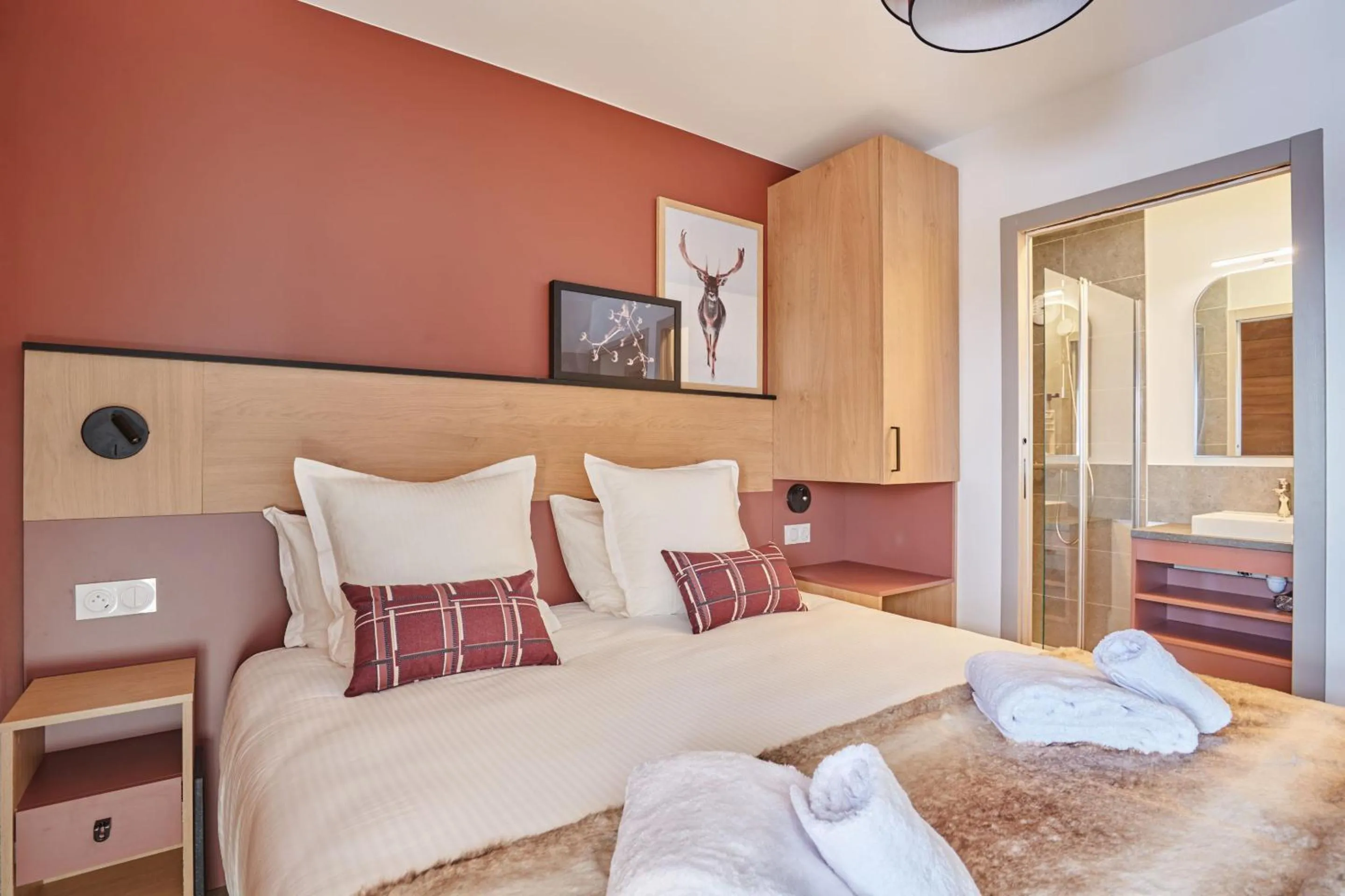 Bedroom, Bed in Hotel L'Ecrin Blanc by Odalys