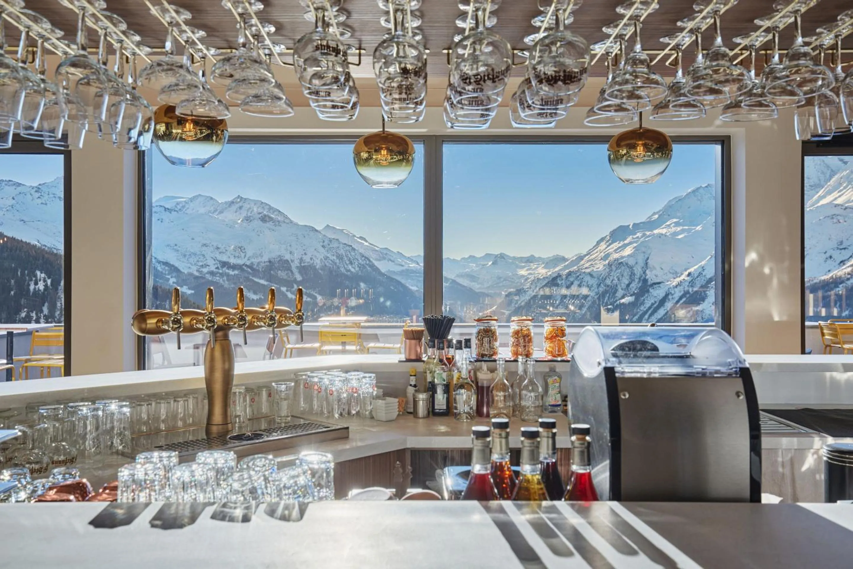 Restaurant/places to eat in Hotel L'Ecrin Blanc by Odalys