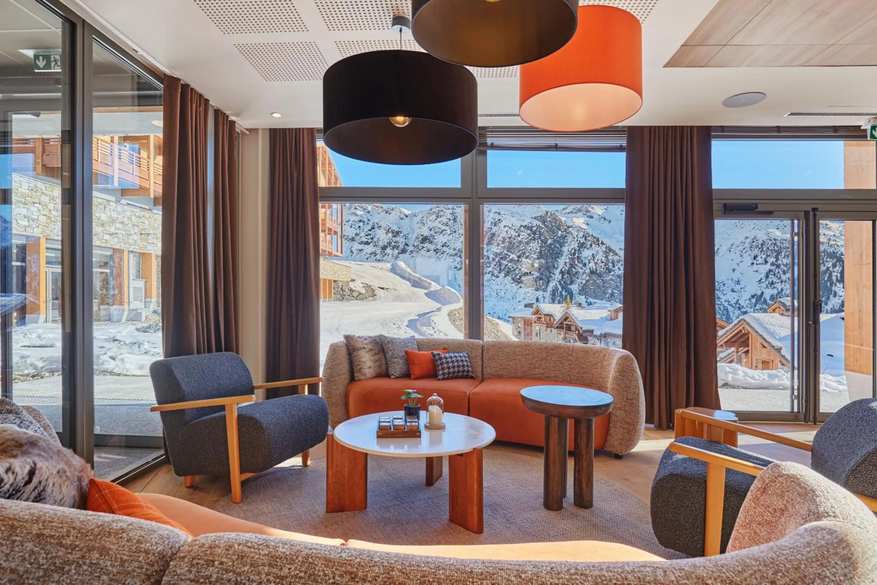 Seating area in Hotel L'Ecrin Blanc by Odalys