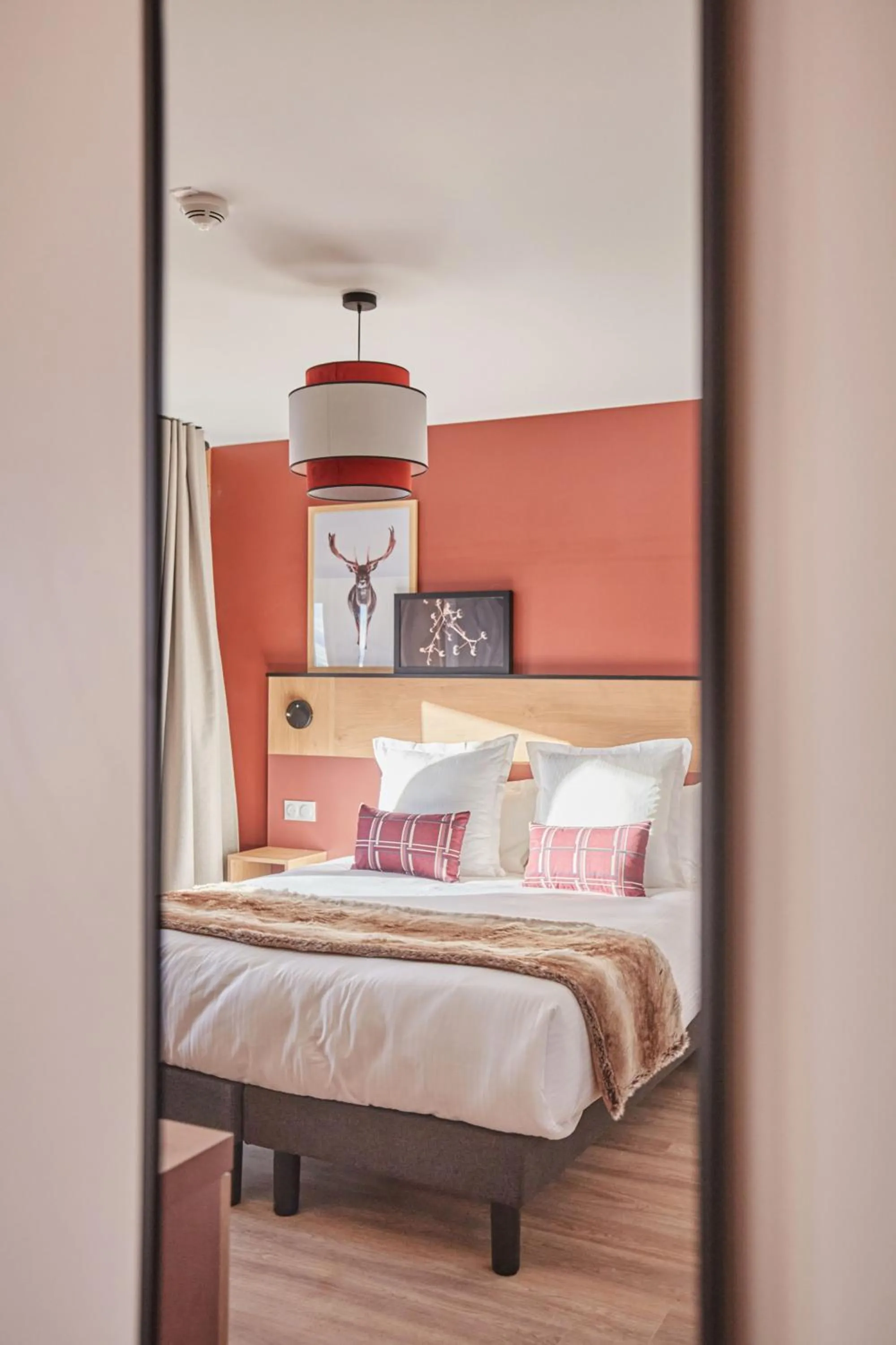 Bedroom, Bed in Hotel L'Ecrin Blanc by Odalys