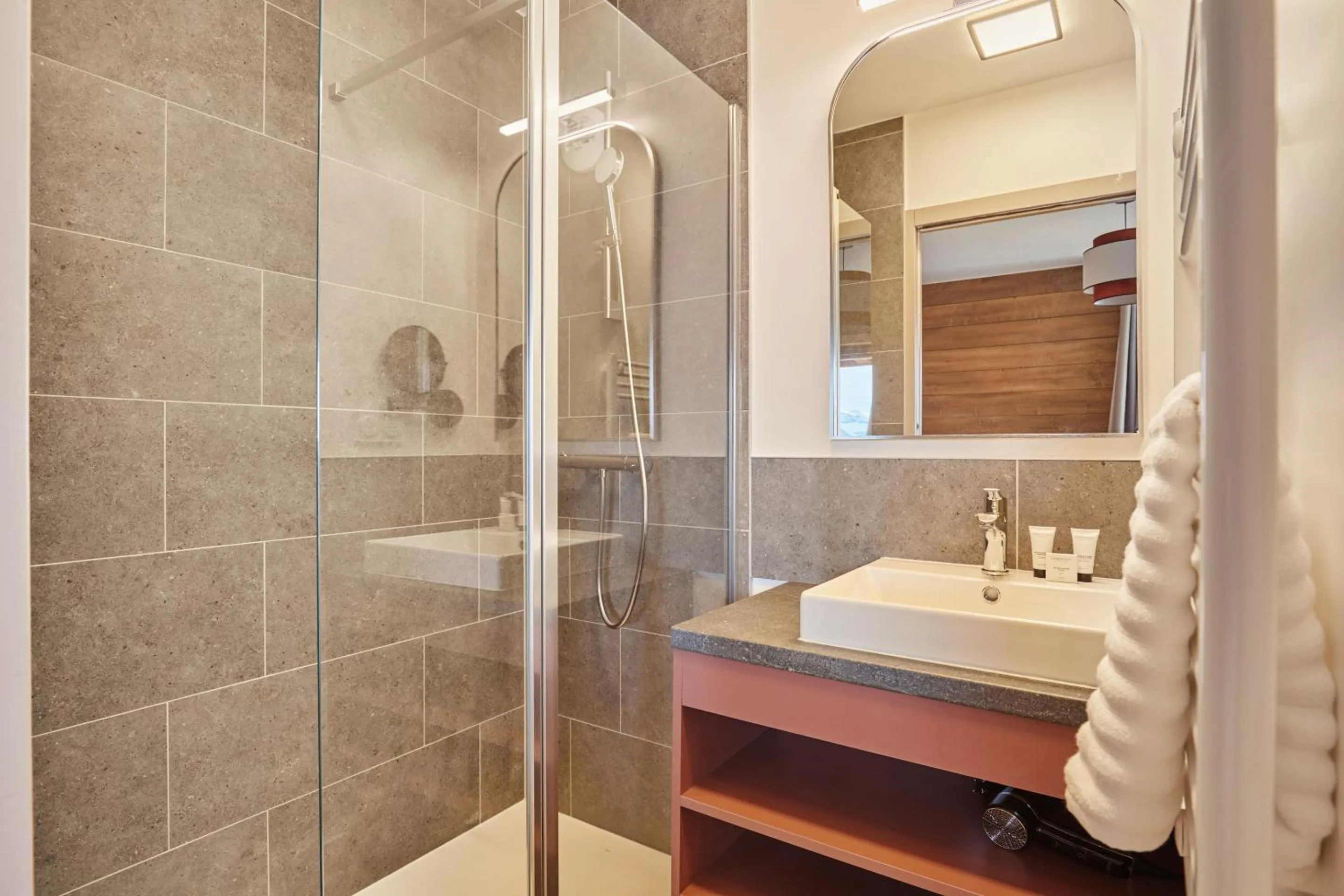 Bathroom in Hotel L'Ecrin Blanc by Odalys