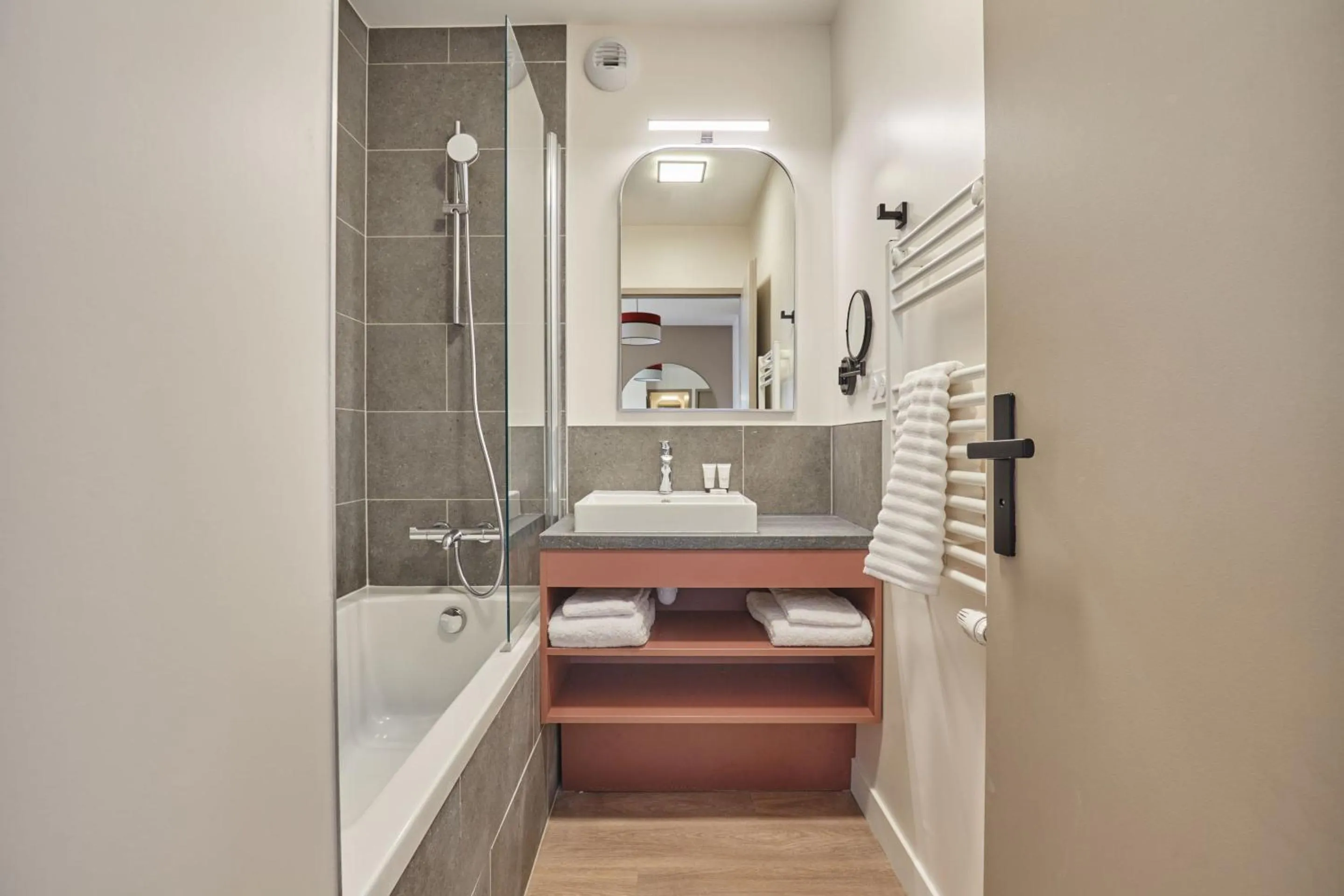 Bathroom in Hotel L'Ecrin Blanc by Odalys