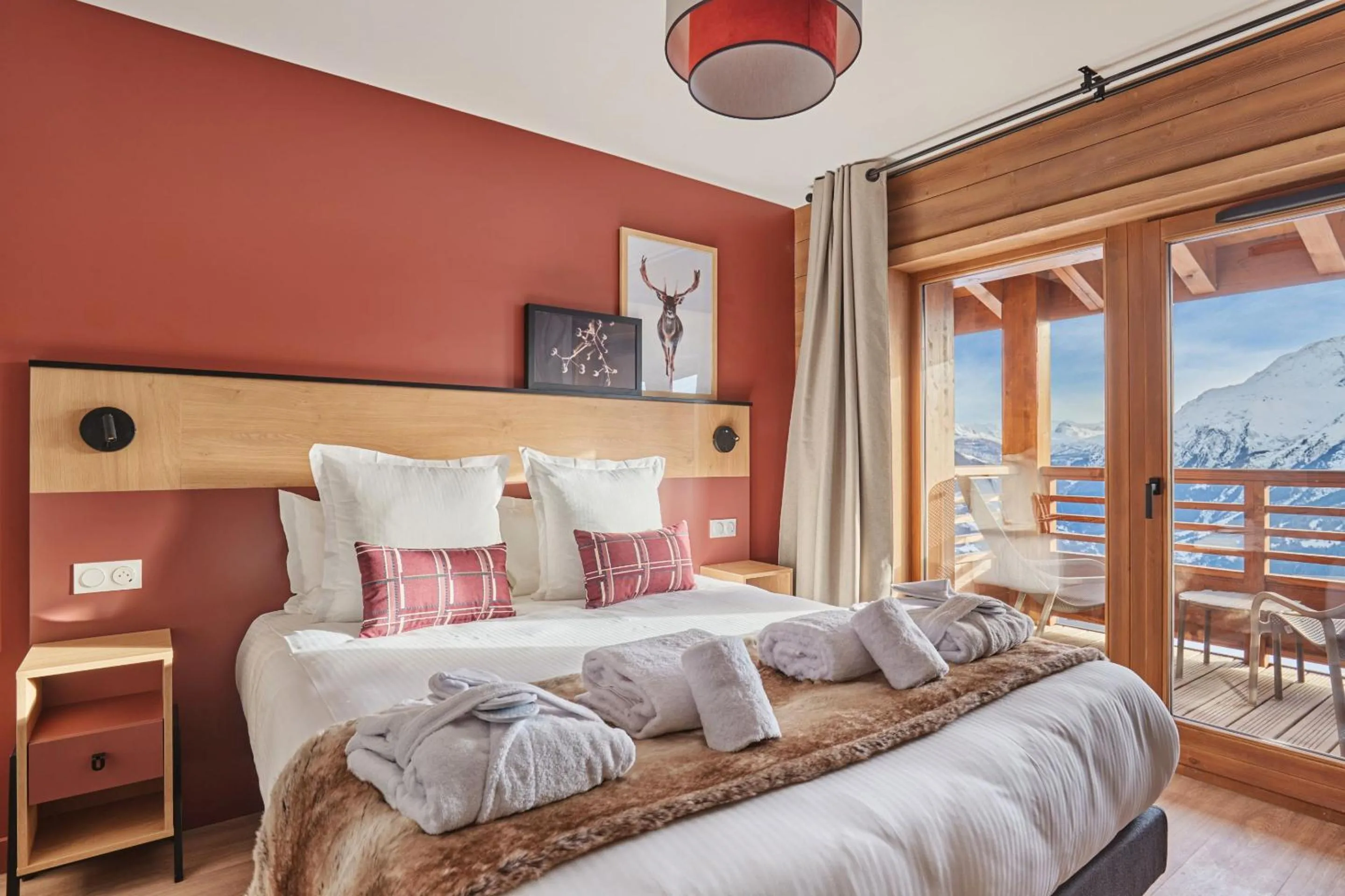 Bedroom, Bed in Hotel L'Ecrin Blanc by Odalys