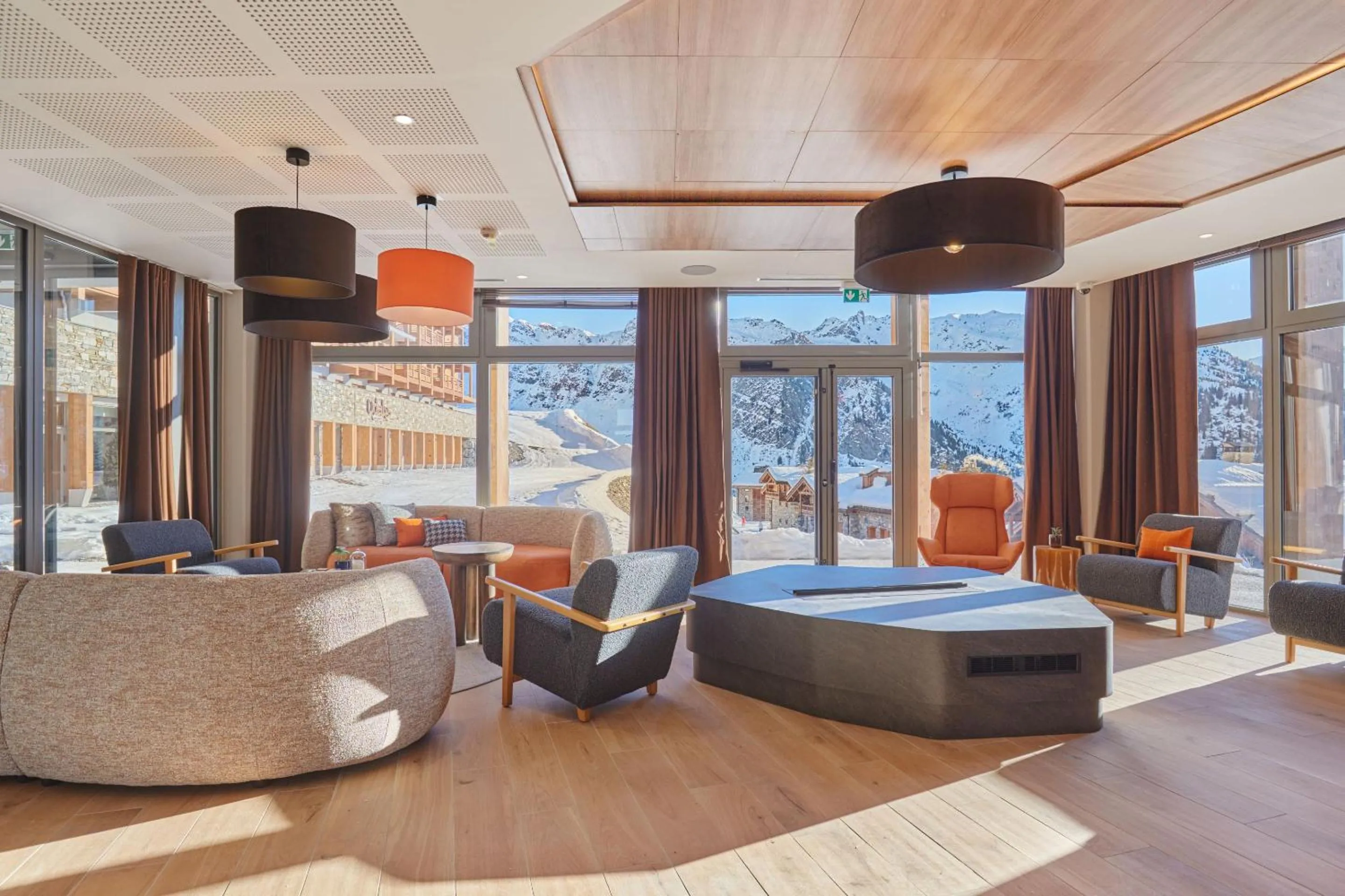 Living room in Hotel L'Ecrin Blanc by Odalys