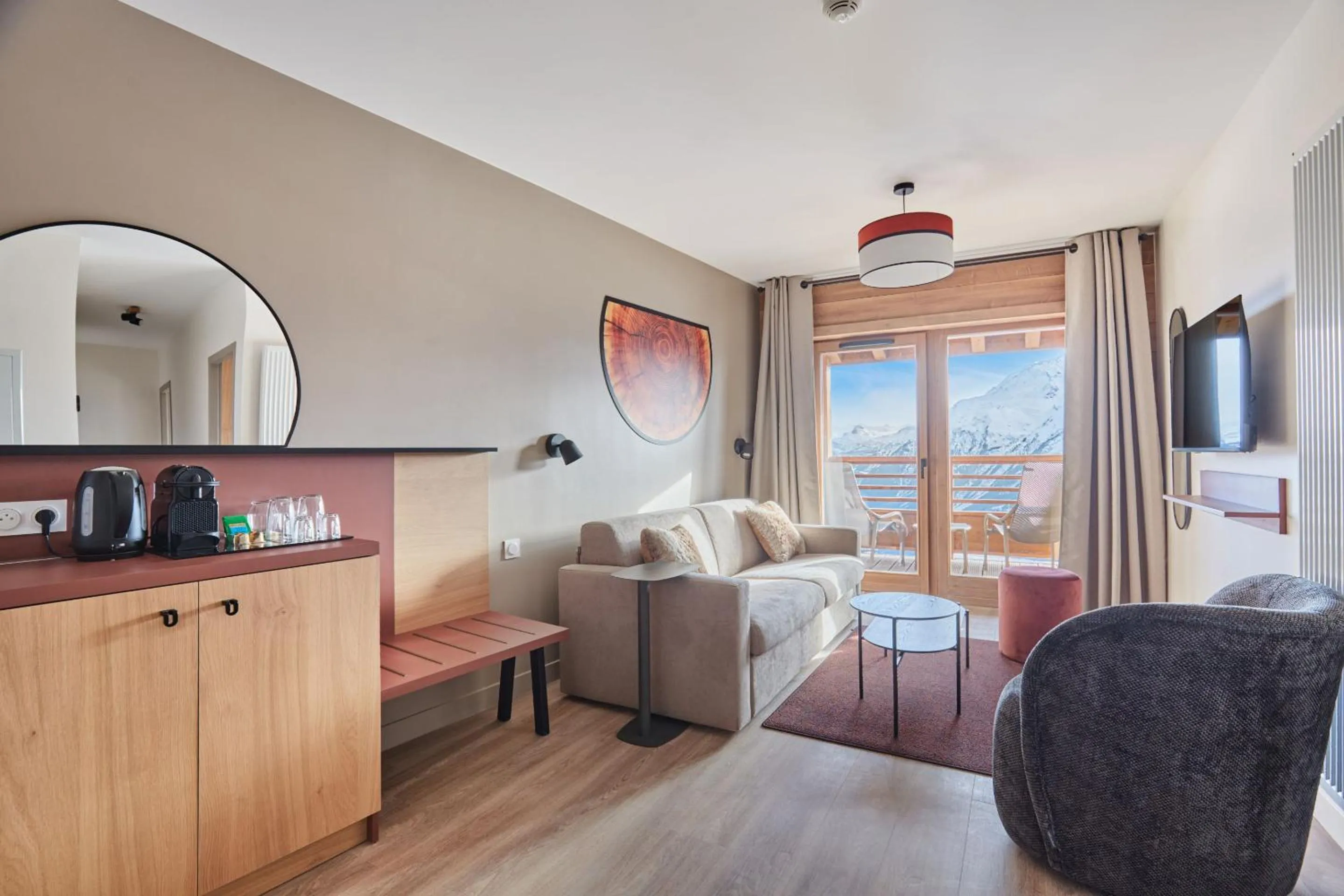 Coffee/tea facilities in Hotel L'Ecrin Blanc by Odalys