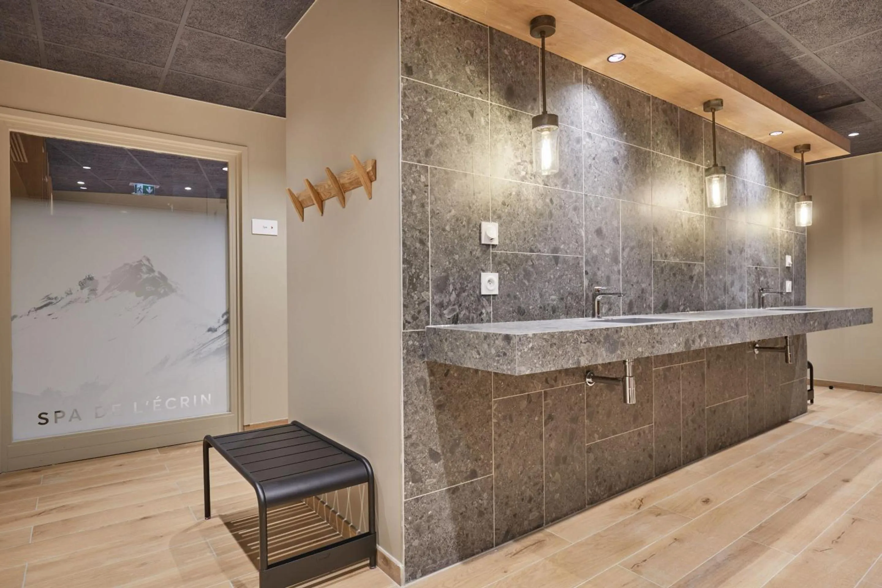 Bathroom in Hotel L'Ecrin Blanc by Odalys