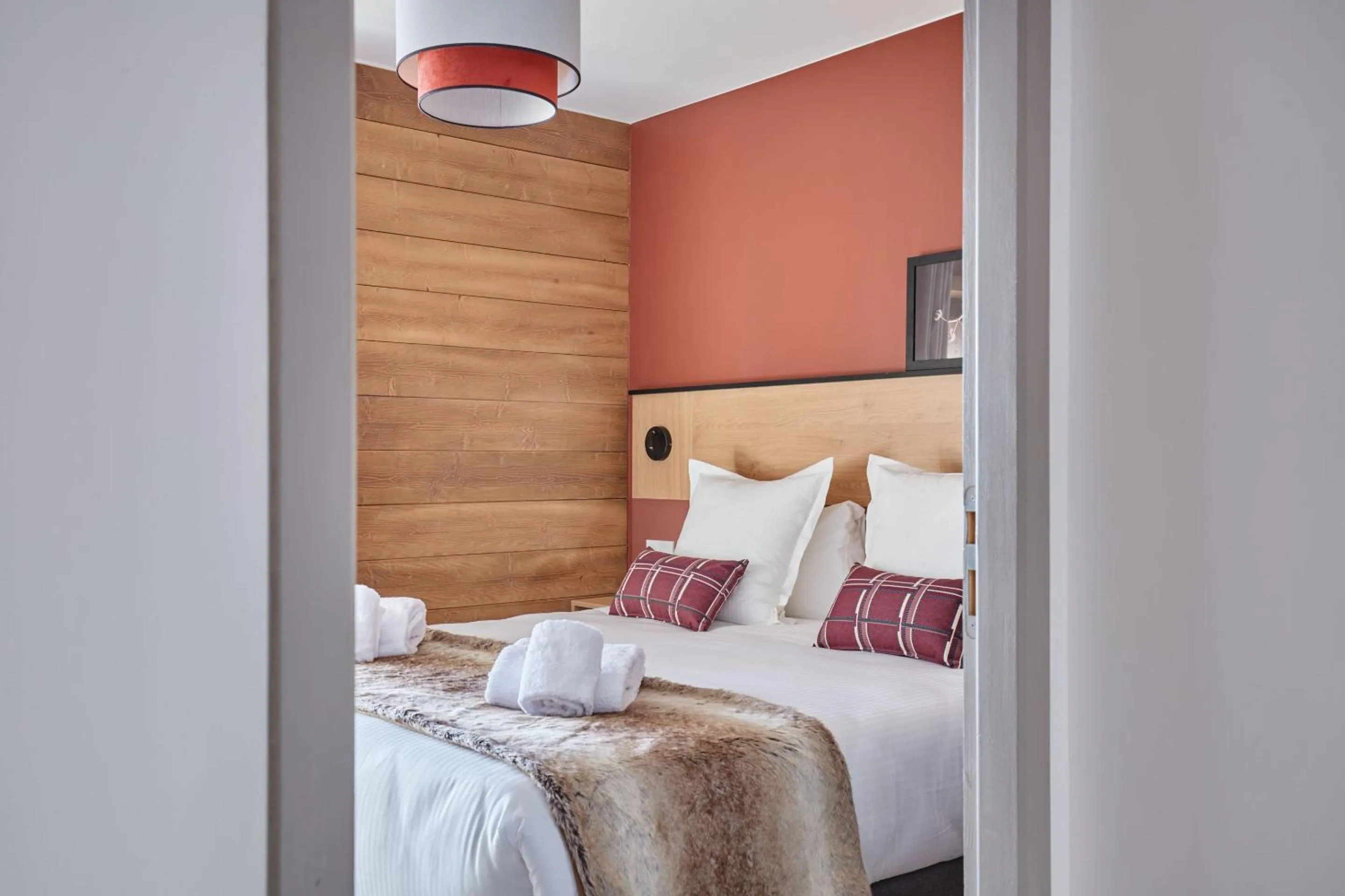 Bedroom, Bed in Hotel L'Ecrin Blanc by Odalys