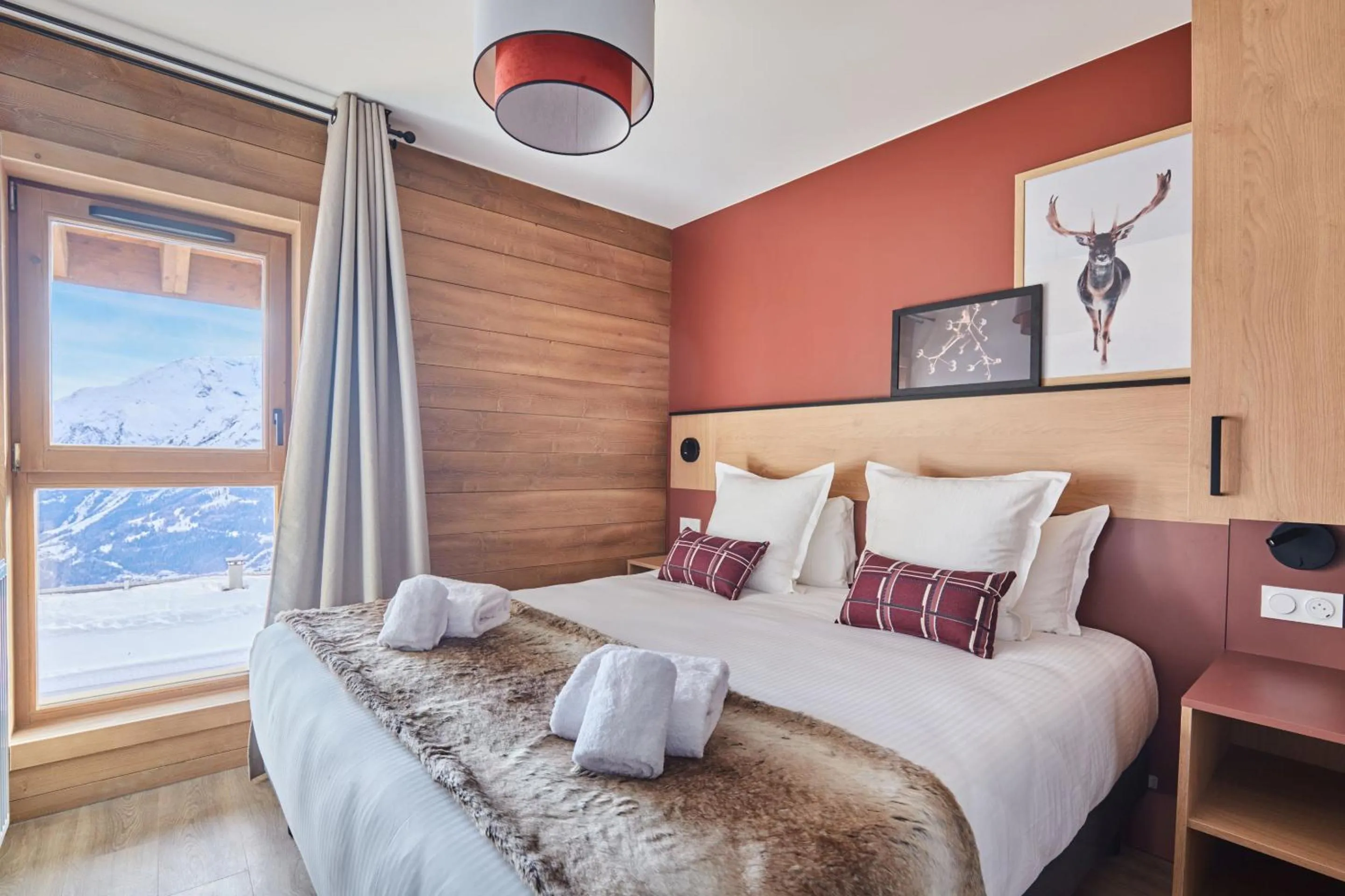 Bedroom, Bed in Hotel L'Ecrin Blanc by Odalys