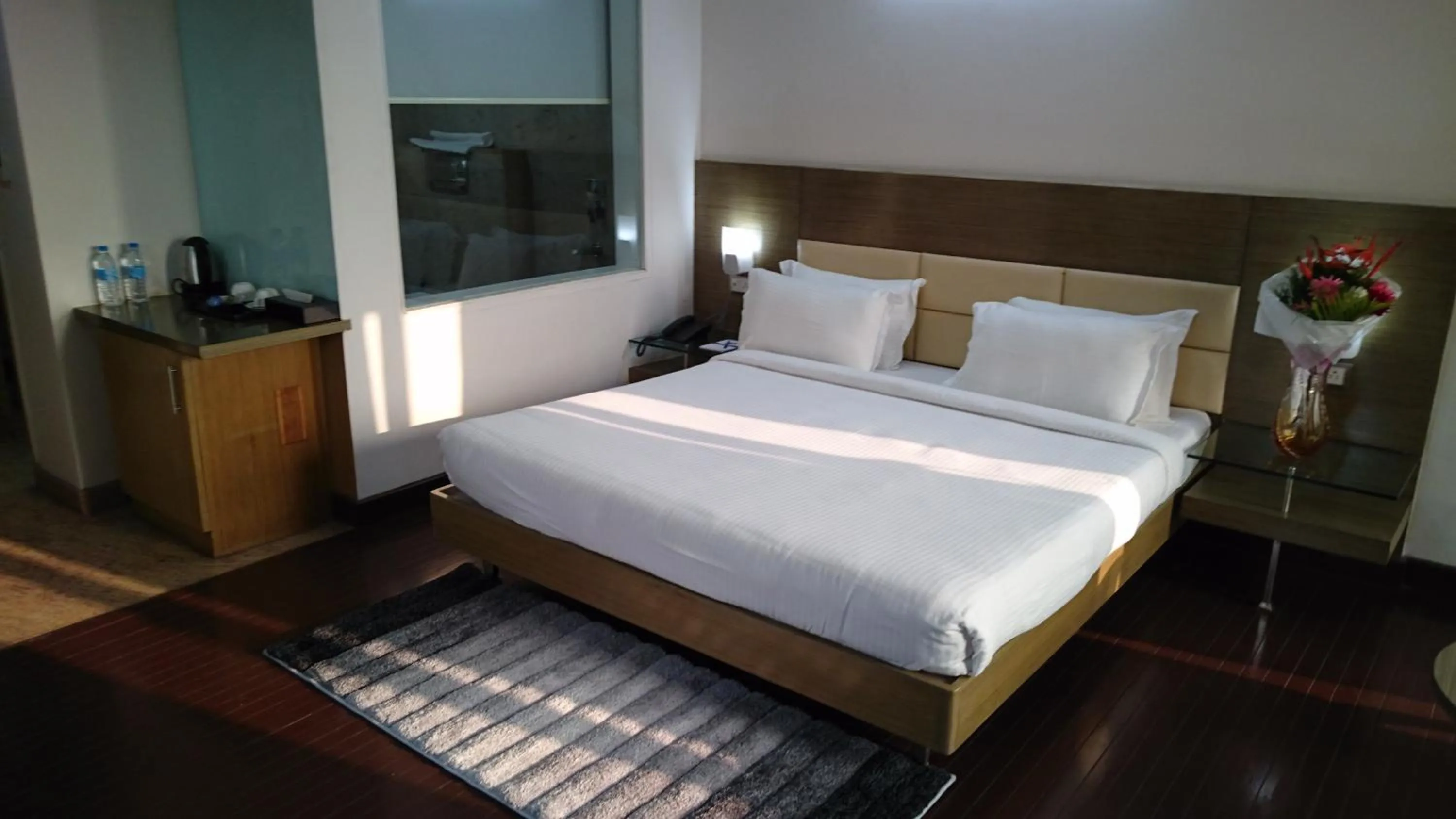 TV and multimedia, Bed in Rosewood International Hotel