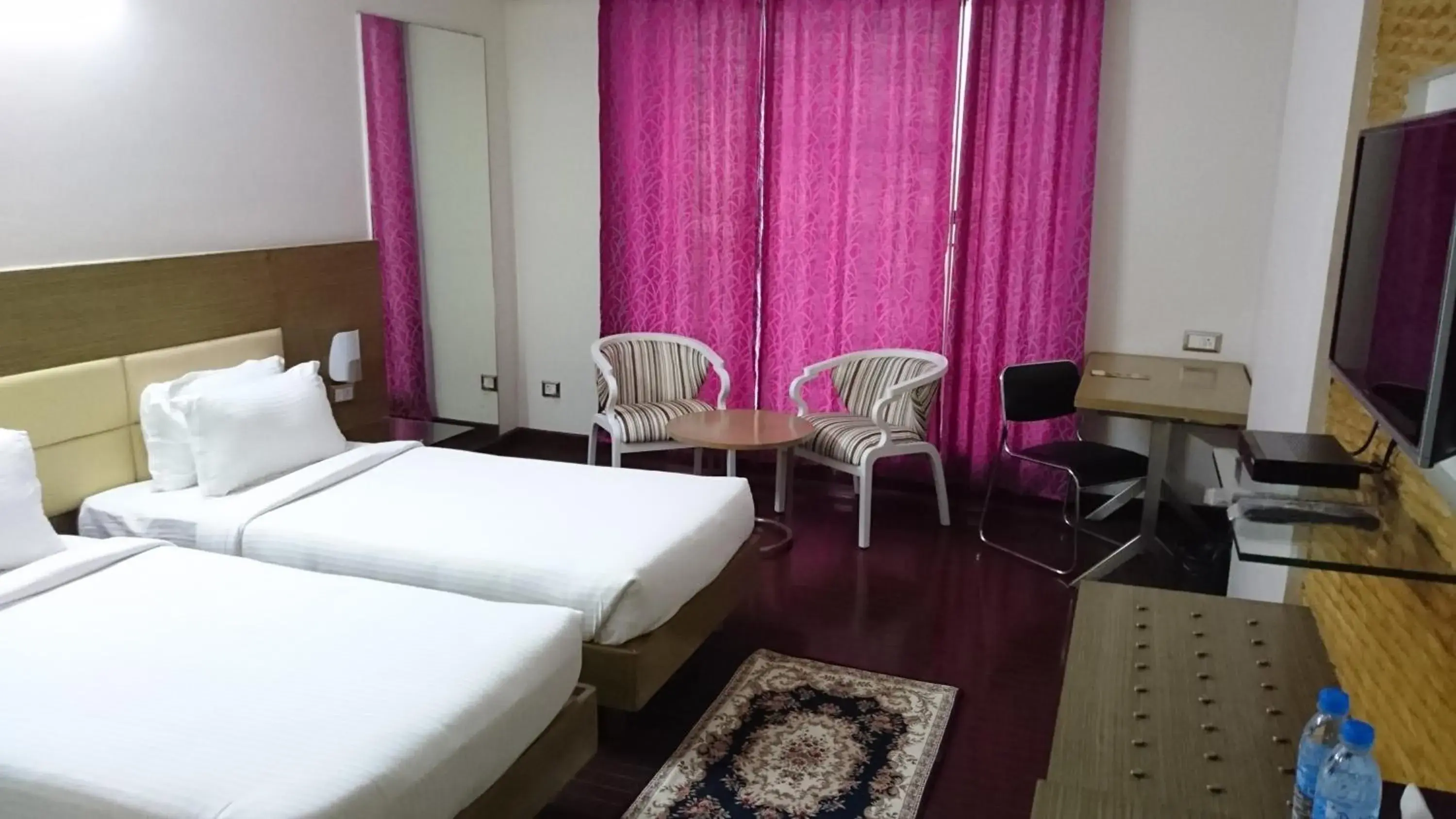 Deluxe Twin Room - single occupancy in Rosewood International Hotel Deluxe Twin Room - single occupancy in Rosewood International Hotel