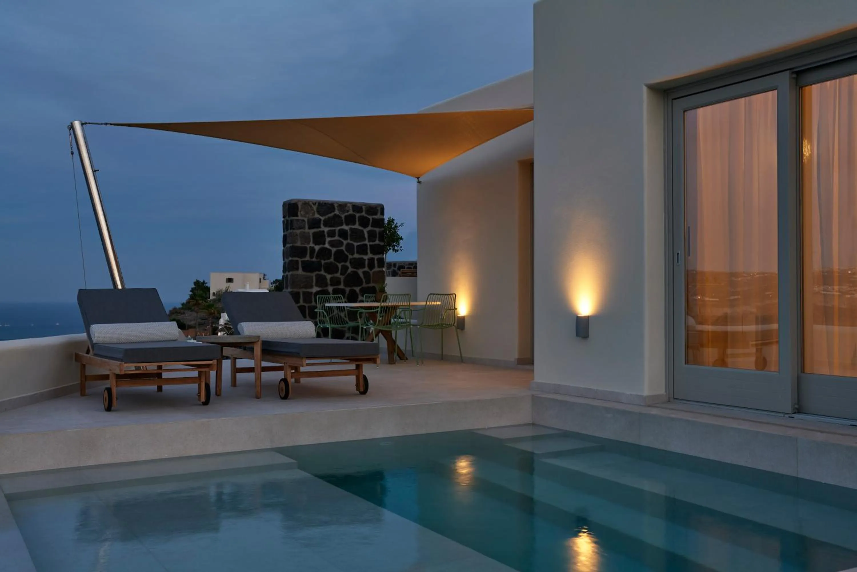 Night in Apanemo Hotel & Suites