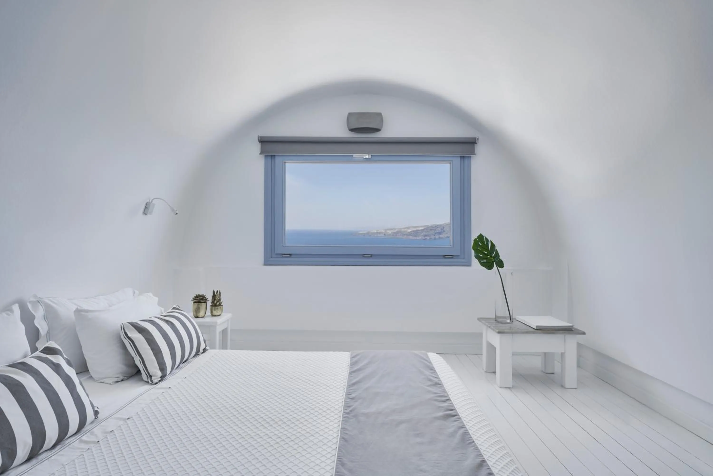 Bed in Apanemo Hotel & Suites