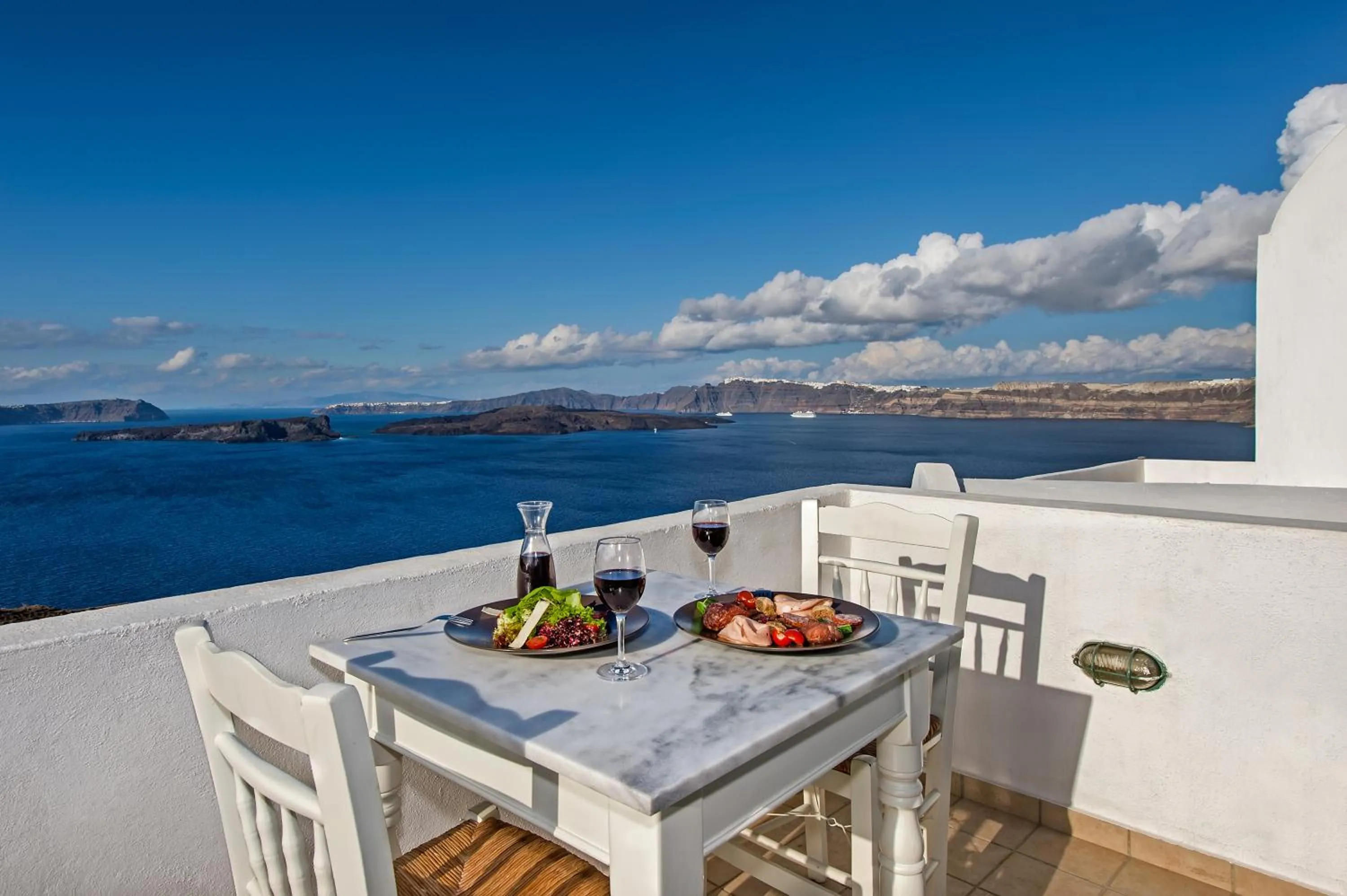 Balcony/Terrace in Apanemo Hotel & Suites