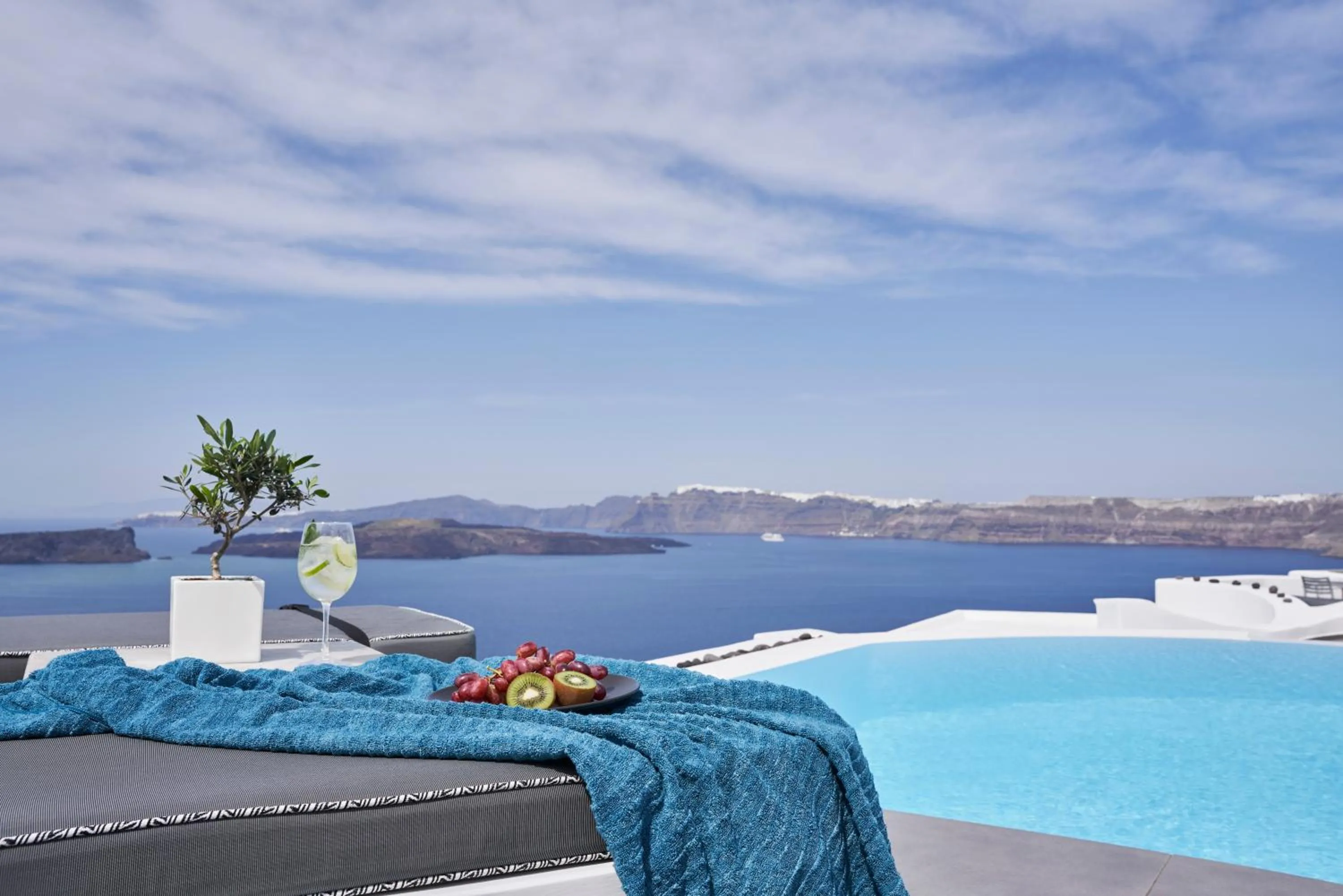 Swimming pool in Apanemo Hotel & Suites