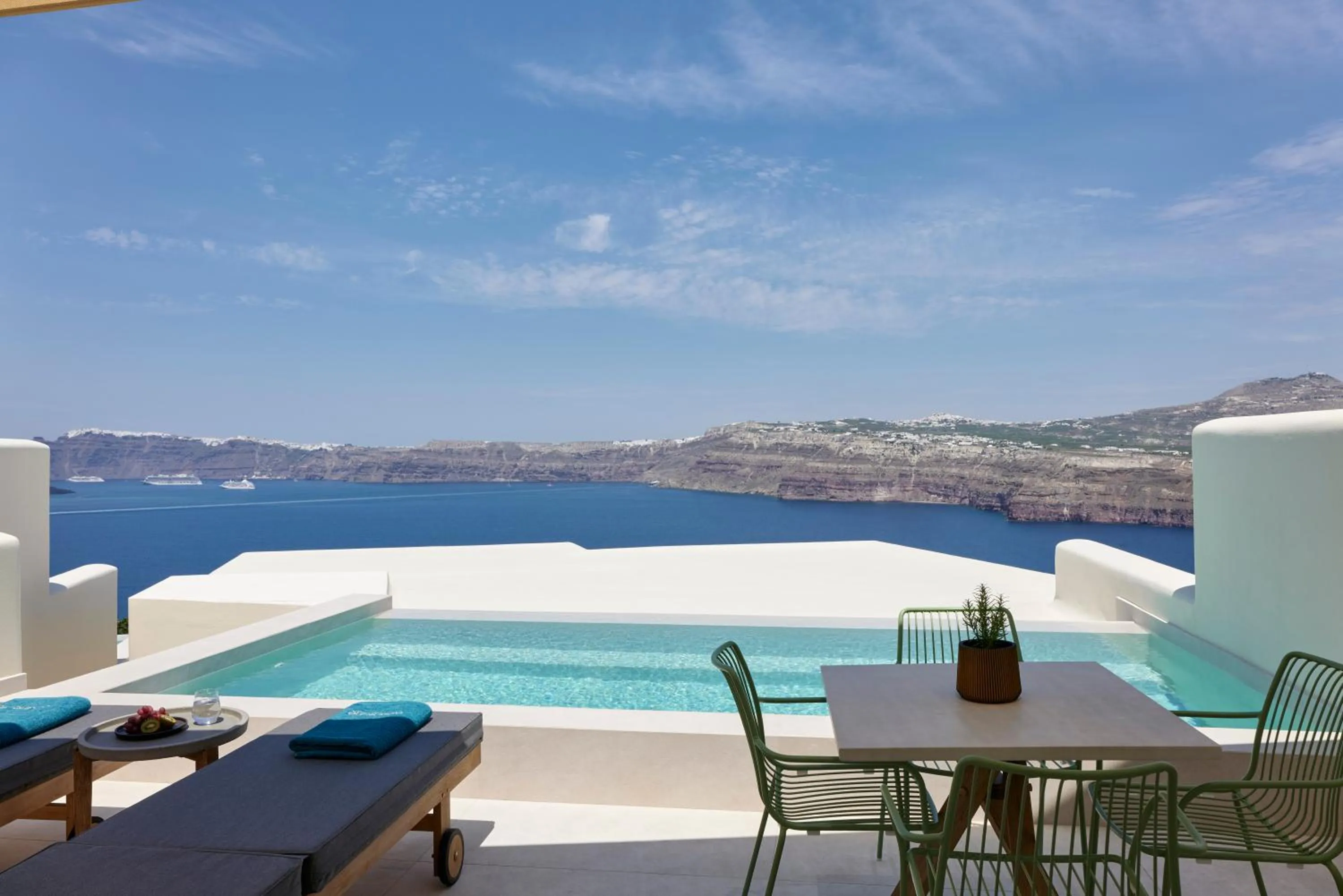 Balcony/Terrace in Apanemo Hotel & Suites