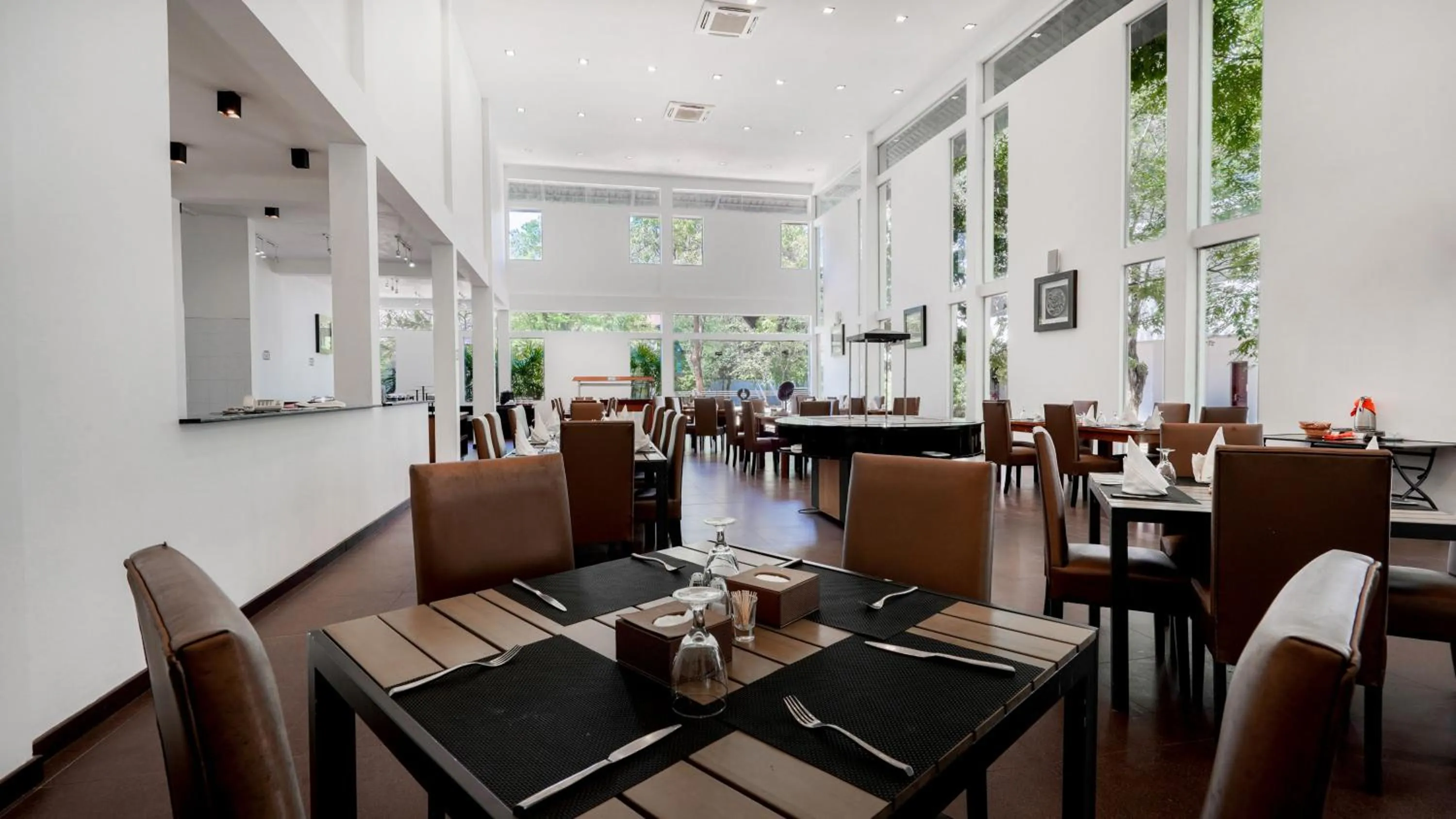 Restaurant/places to eat in Grand Tamarind Lake