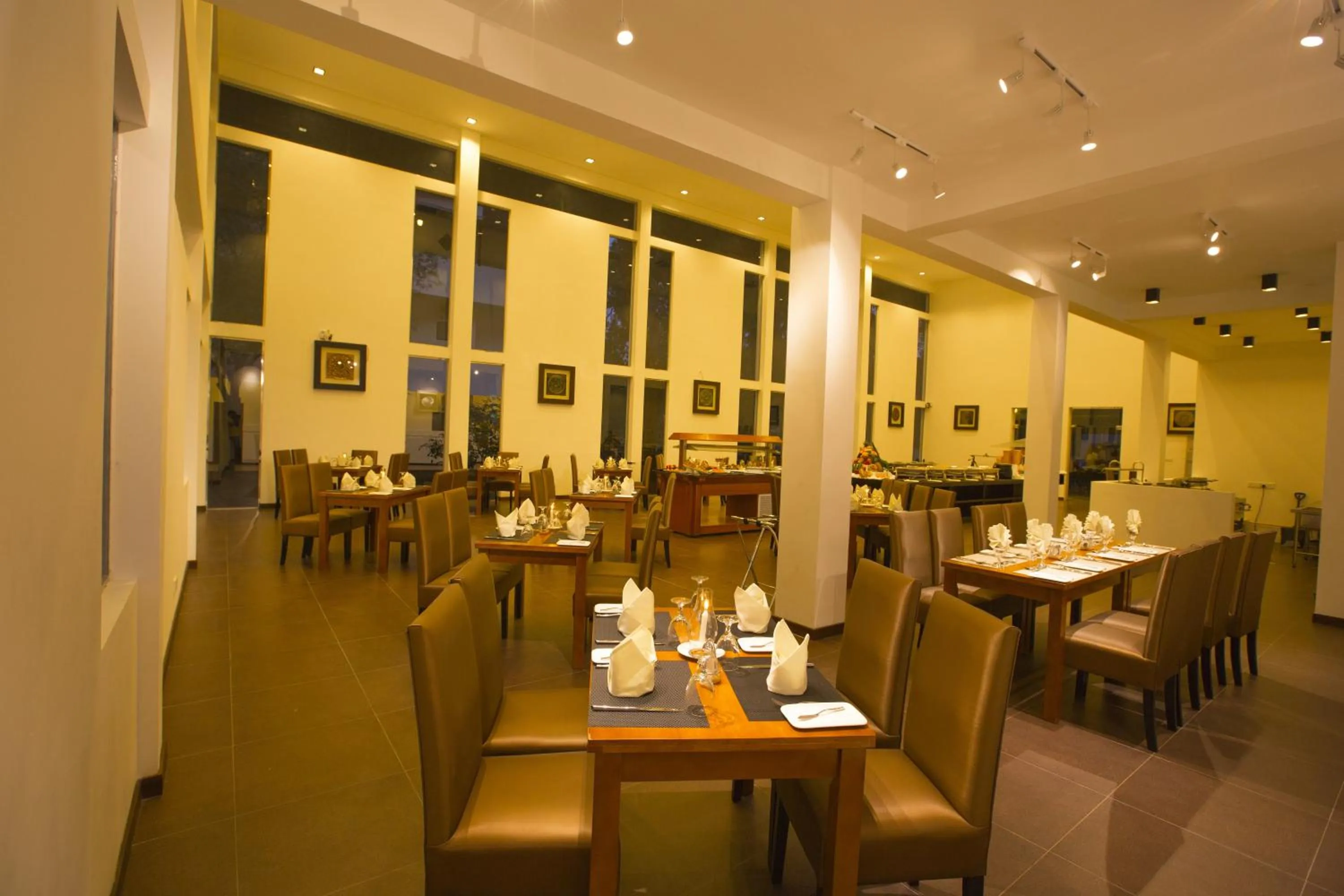 Restaurant/places to eat in Grand Tamarind Lake