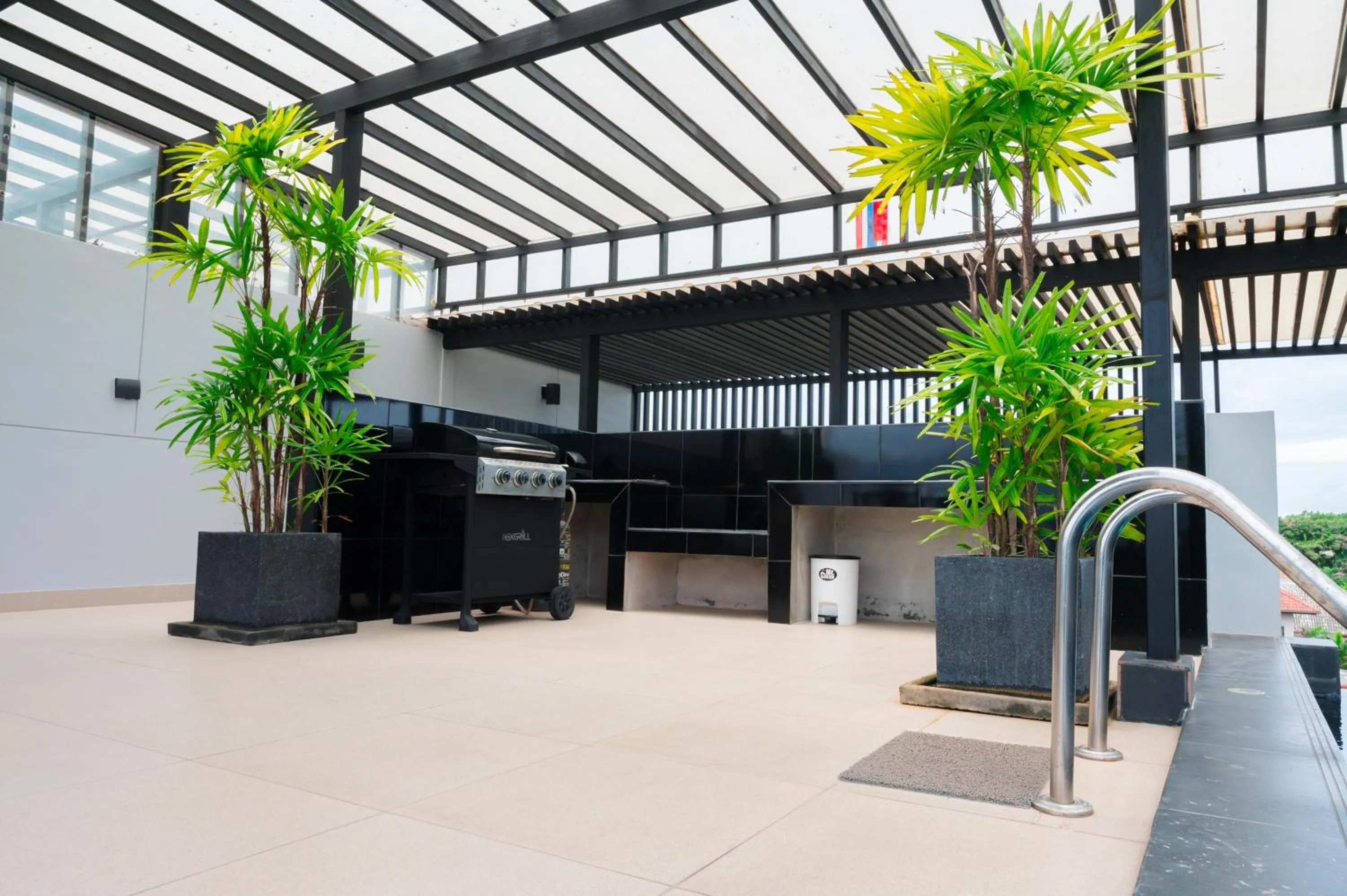 Swimming pool in AQUA Villa Rawai