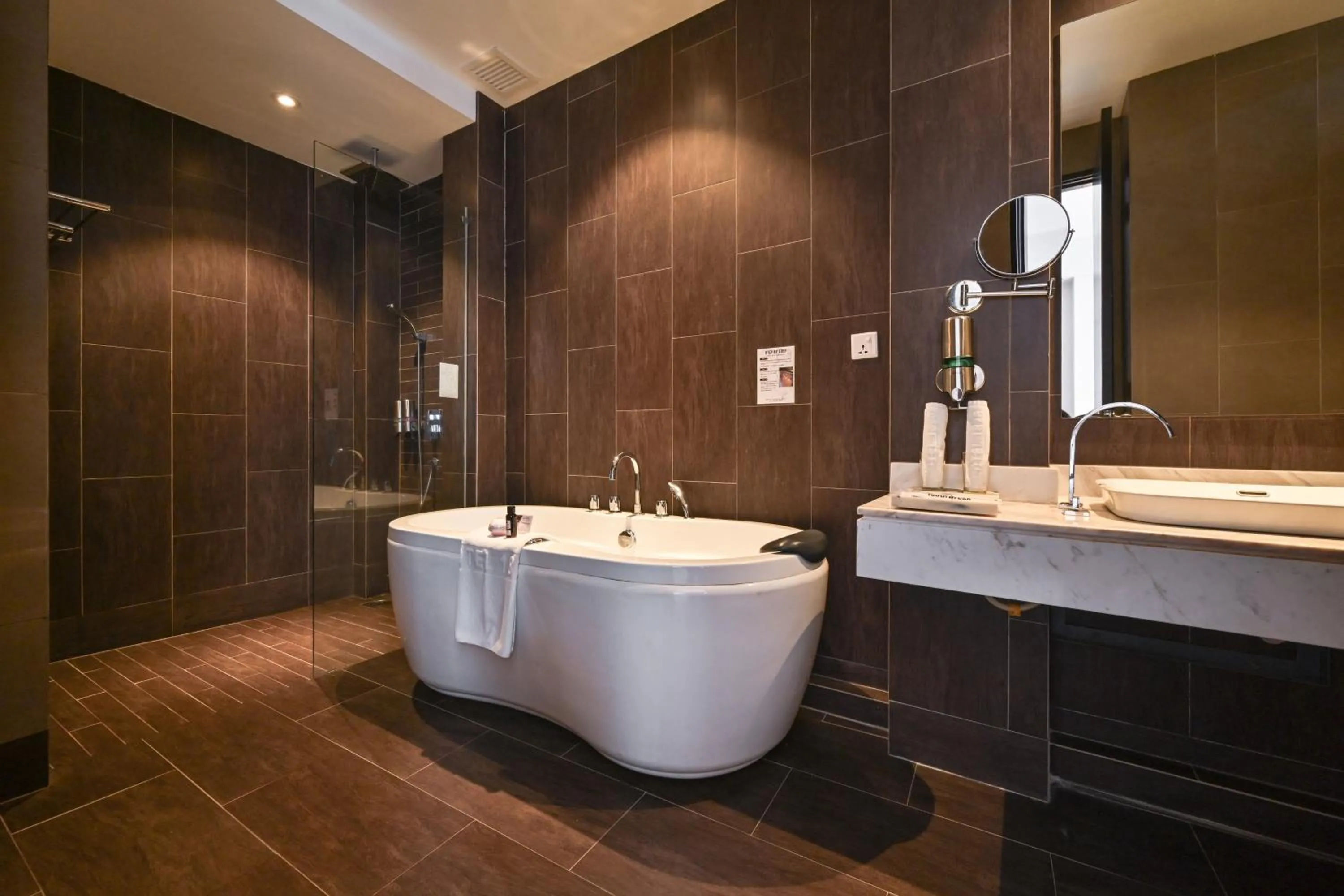 Bathroom in 1825 Gallery Hotel