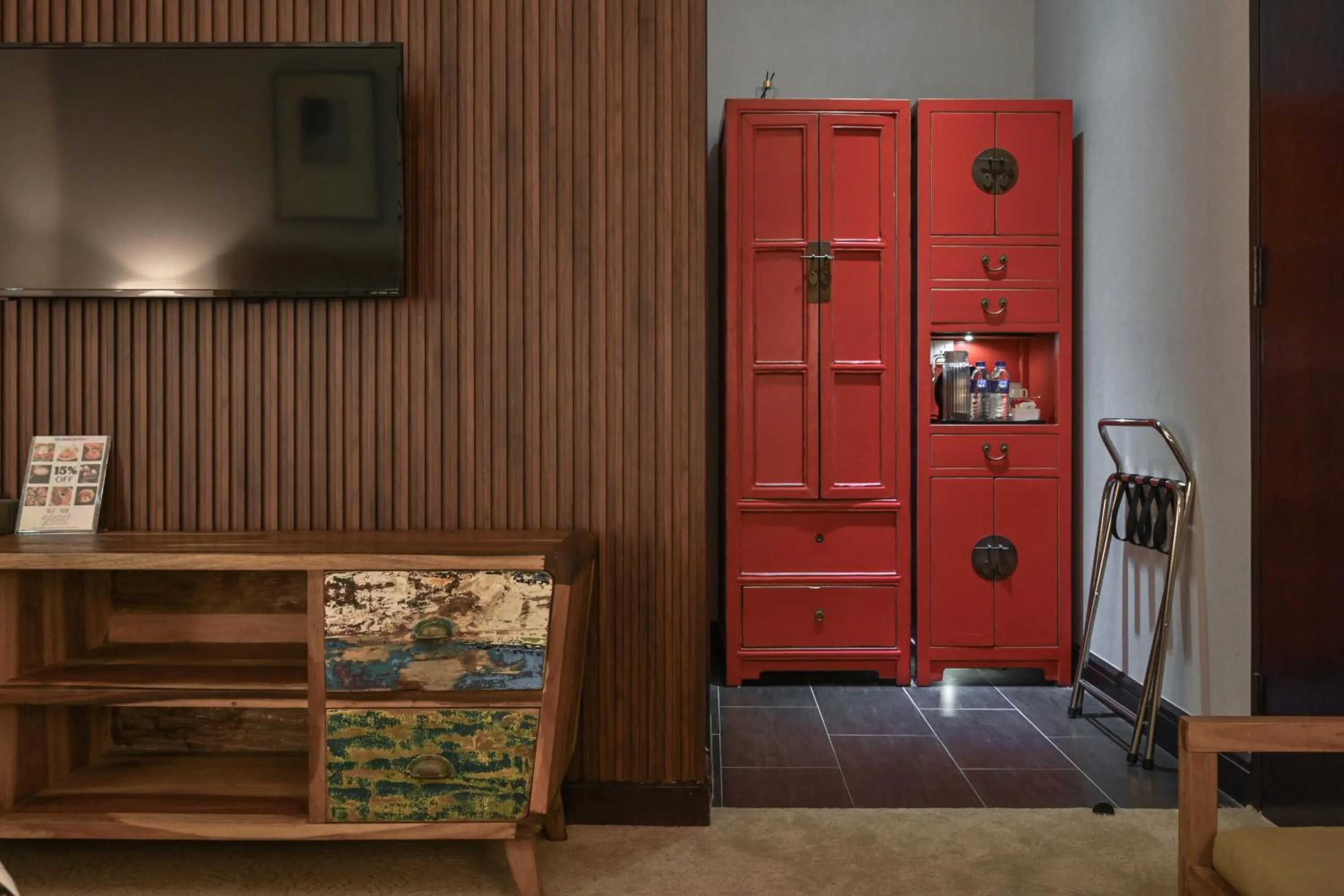 wardrobe in 1825 Gallery Hotel