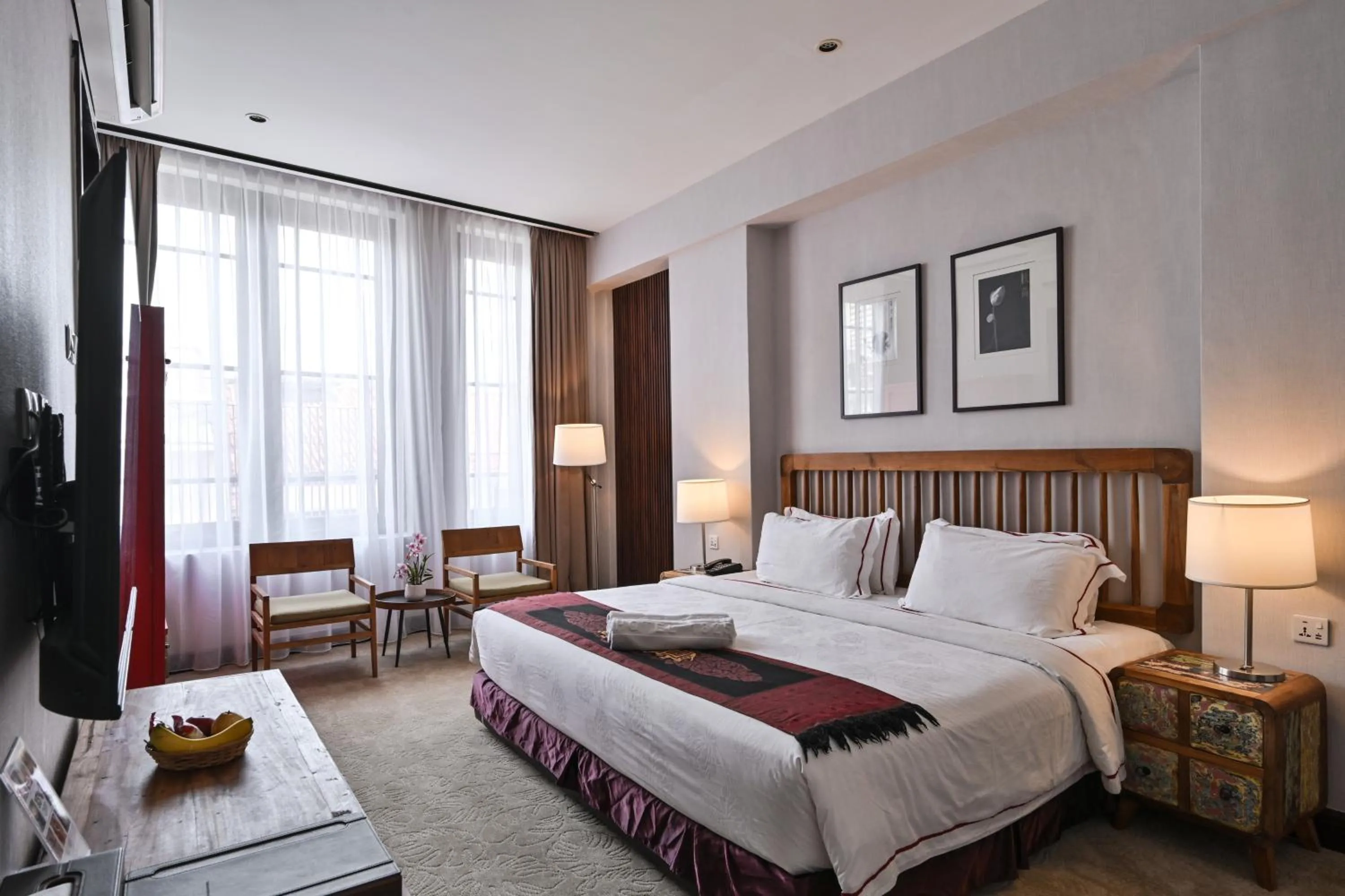 Photo of the whole room, Bed in 1825 Gallery Hotel