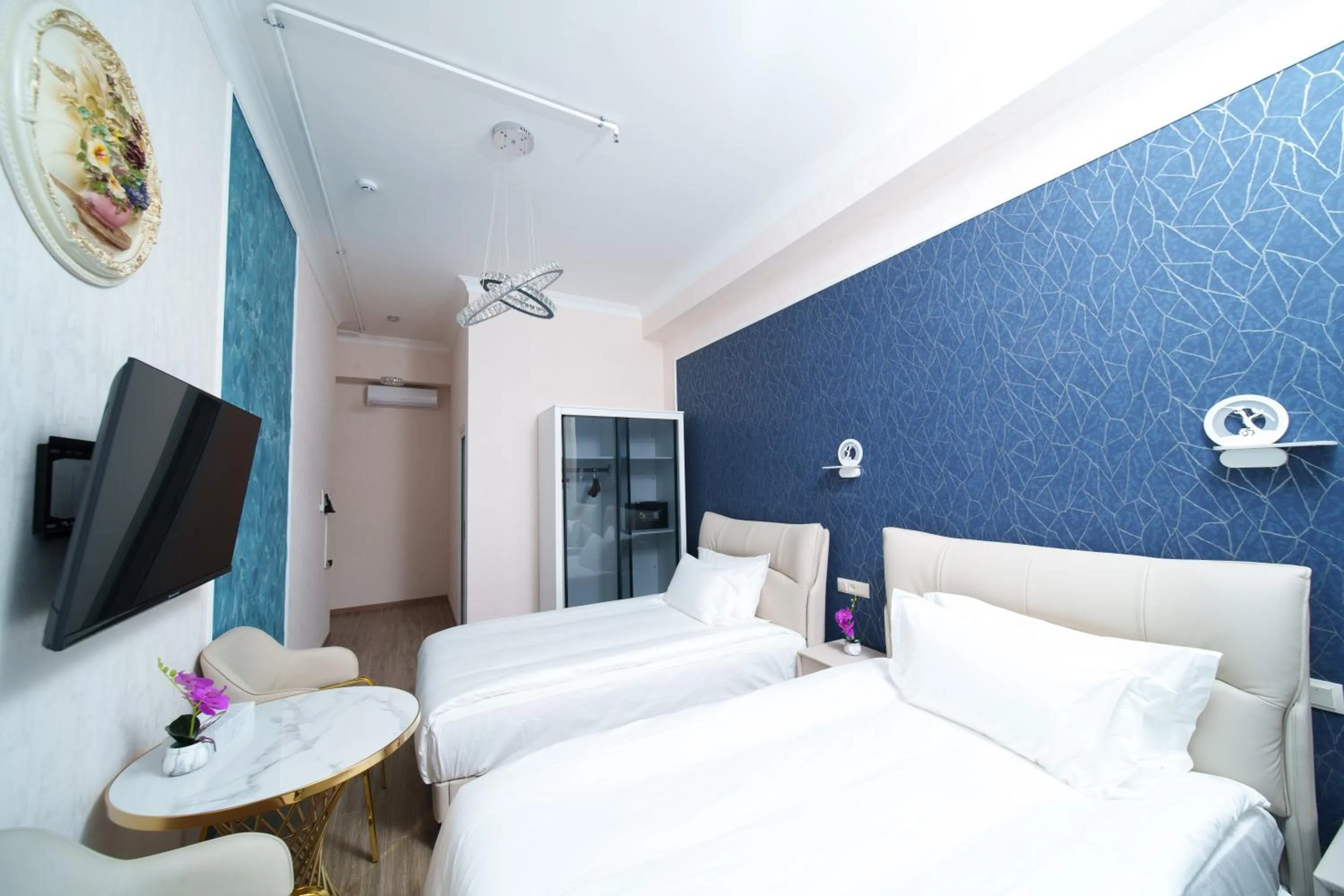 Photo of the whole room, Bed in Emmanuel Hotel Yerevan