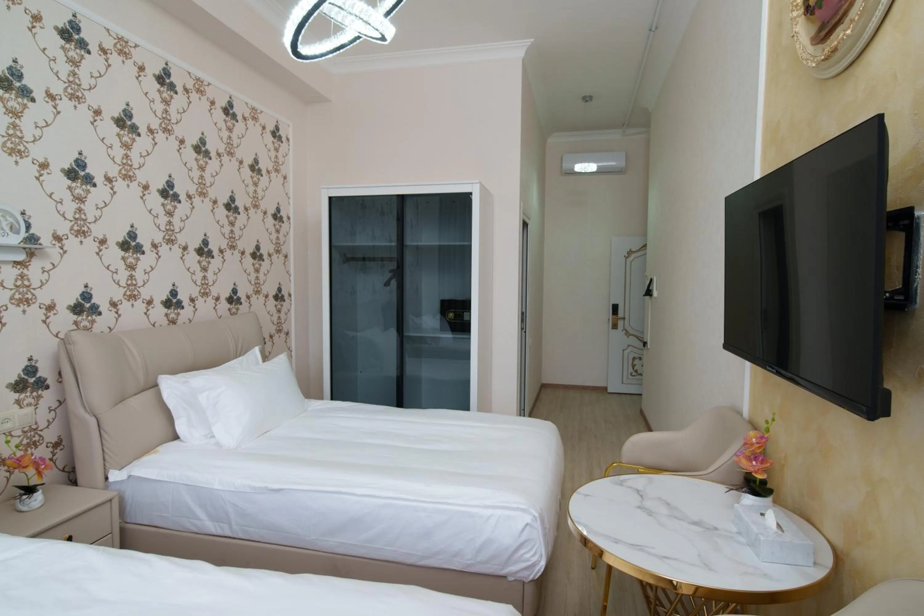 Photo of the whole room, Bed in Emmanuel Hotel Yerevan