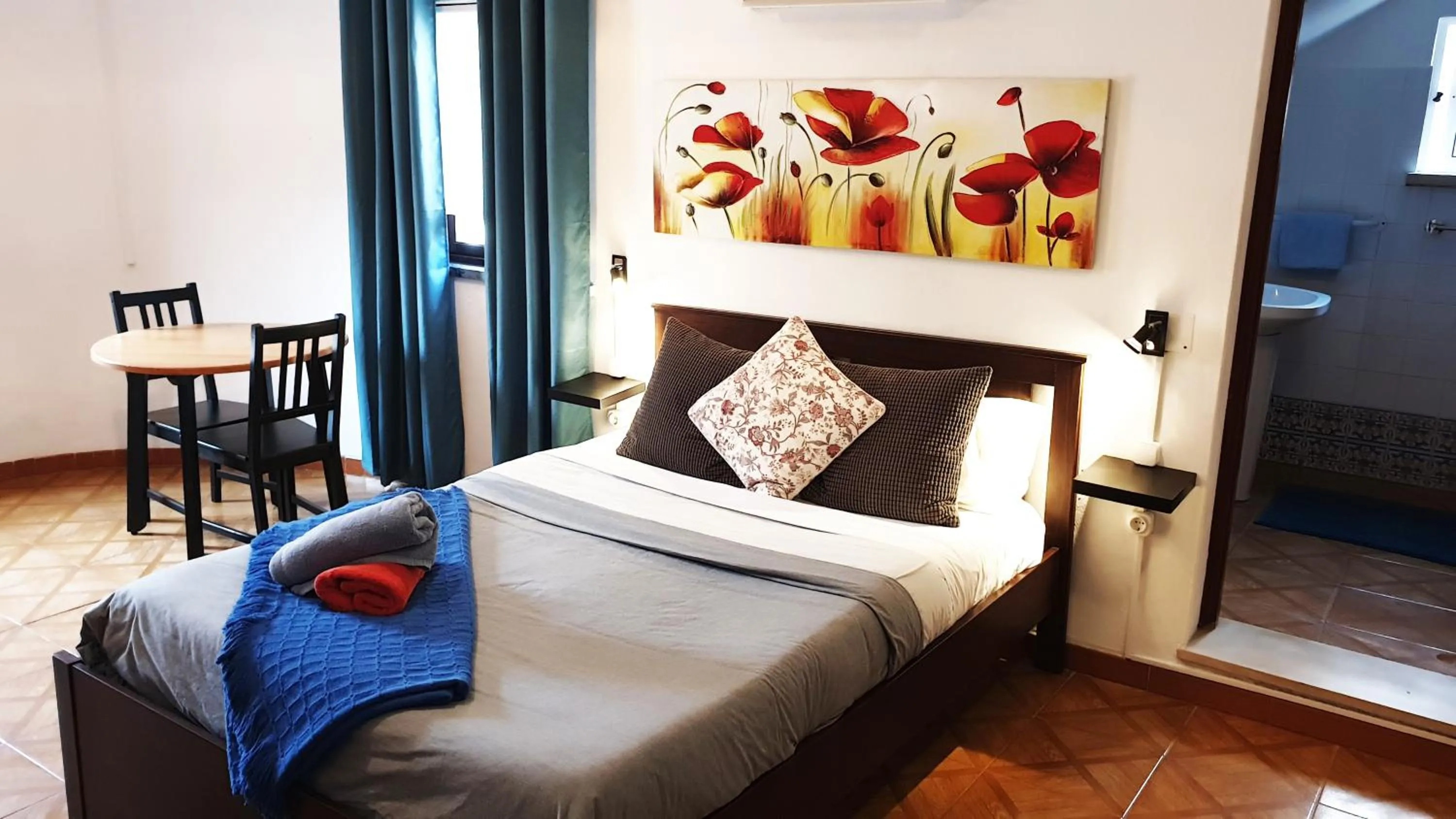 Photo of the whole room, Bed in Guesthouse of Alcobaça