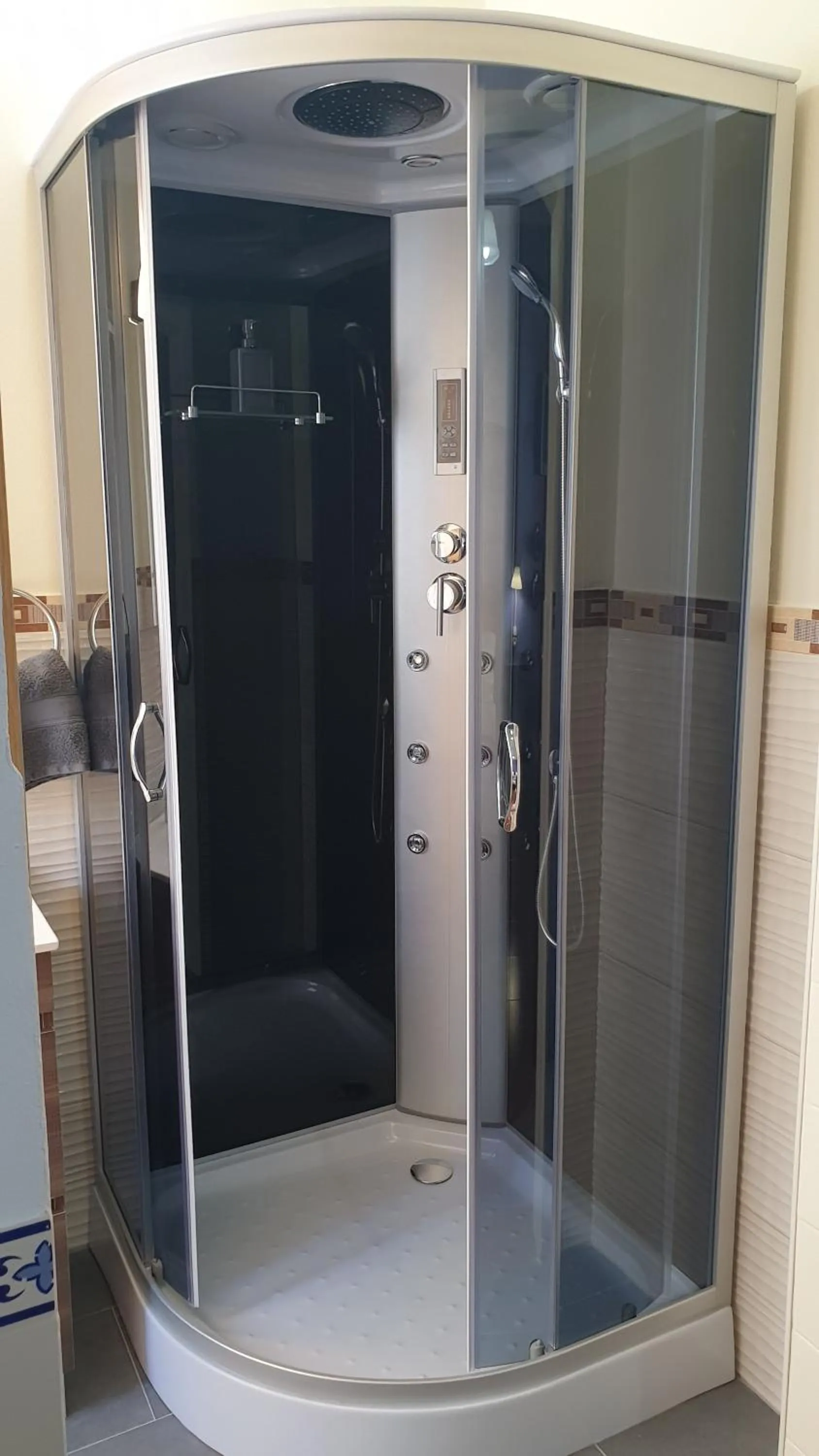 Shower in Guesthouse of Alcobaça