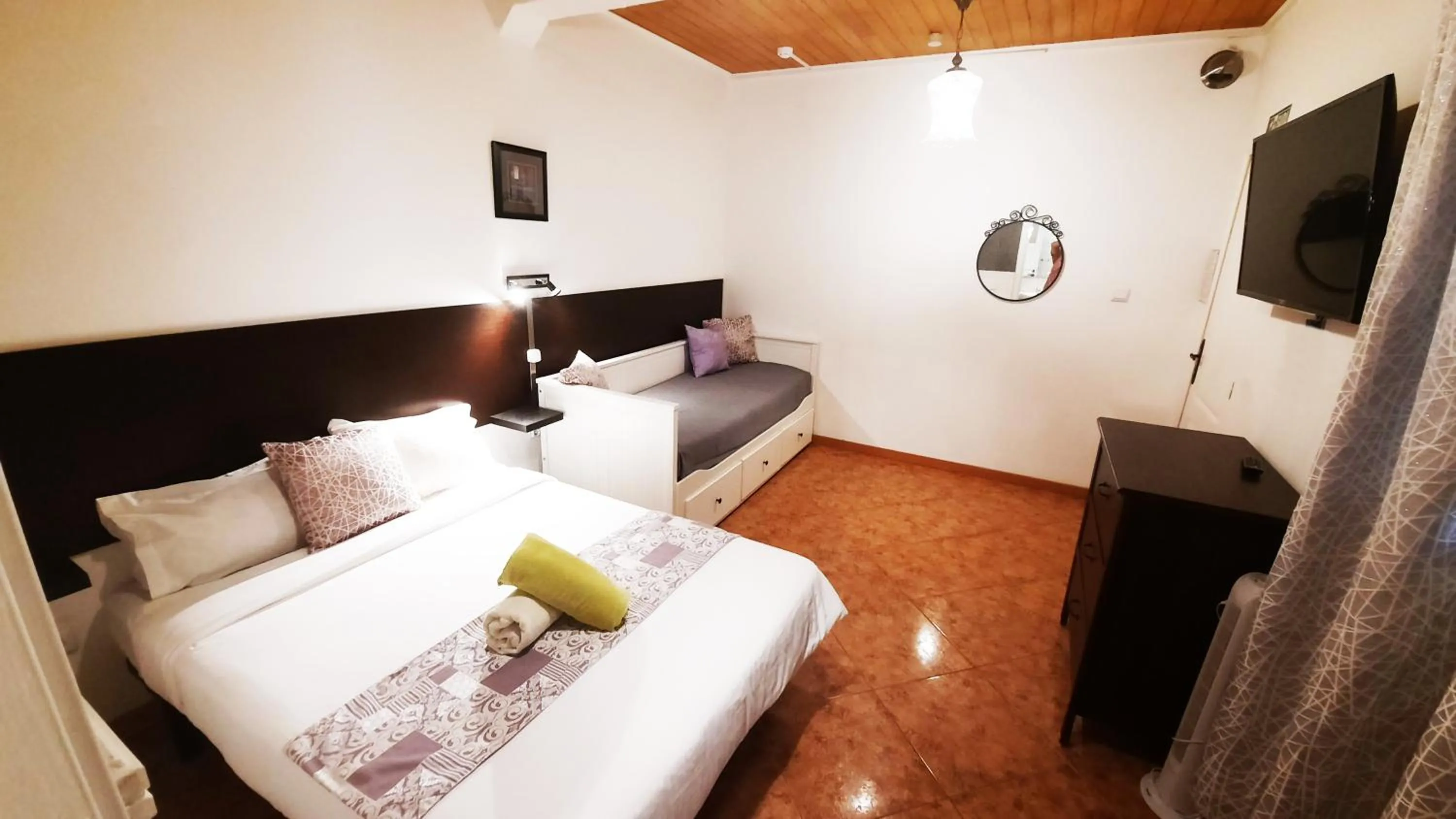 Photo of the whole room, Bed in Guesthouse of Alcobaça