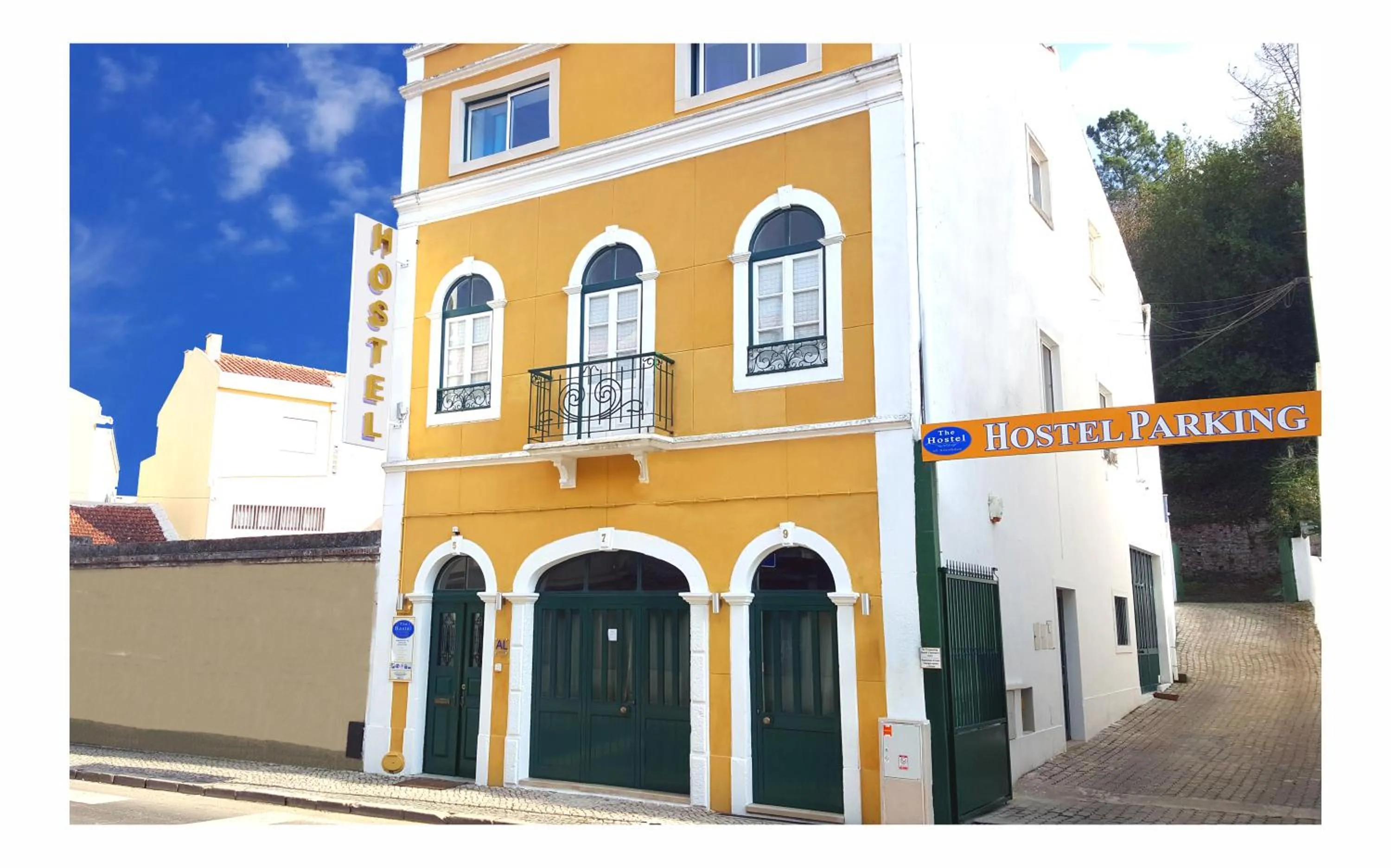 Facade/entrance in Guesthouse of Alcobaça