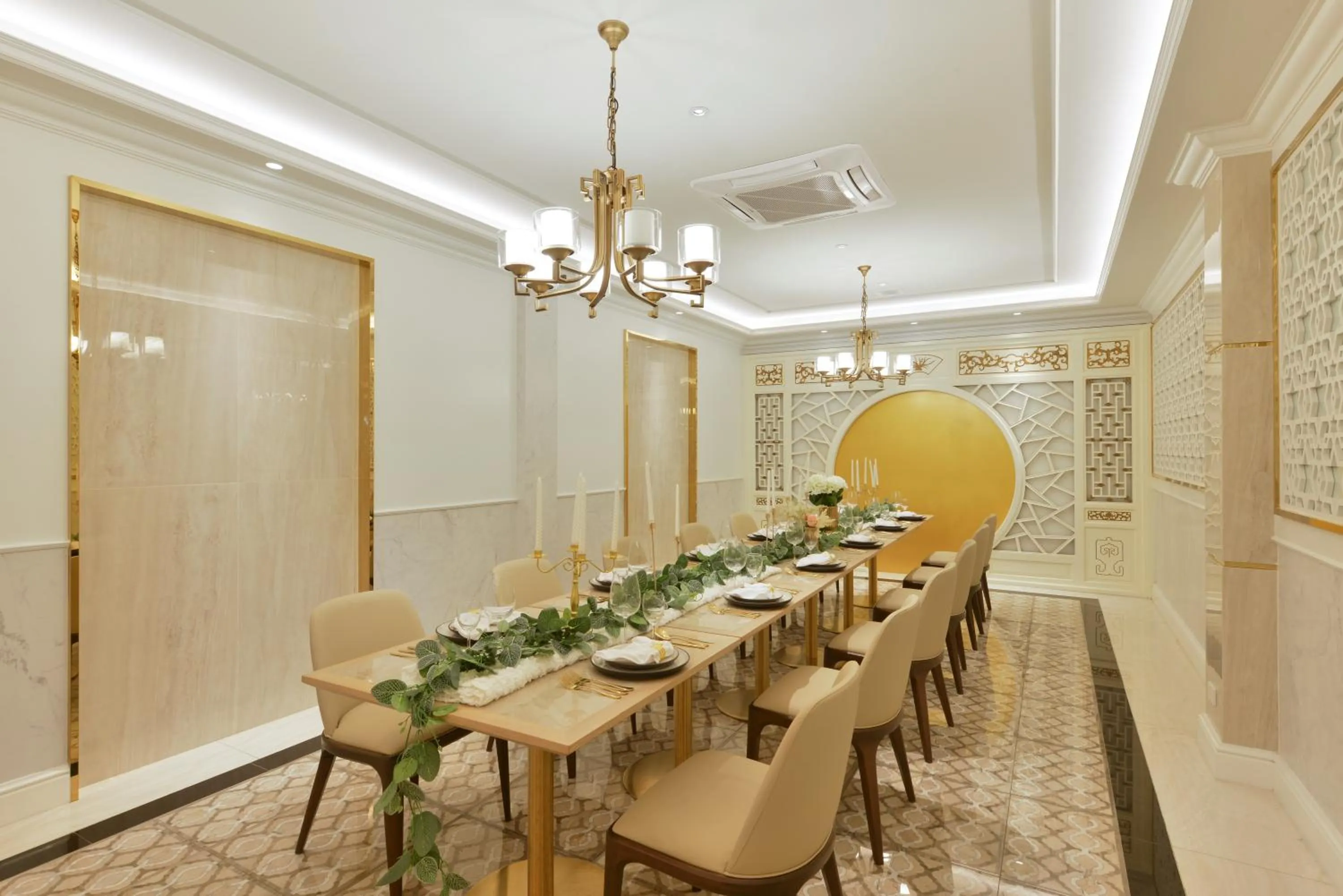 Restaurant/places to eat in The Beverly Hotel Pattaya