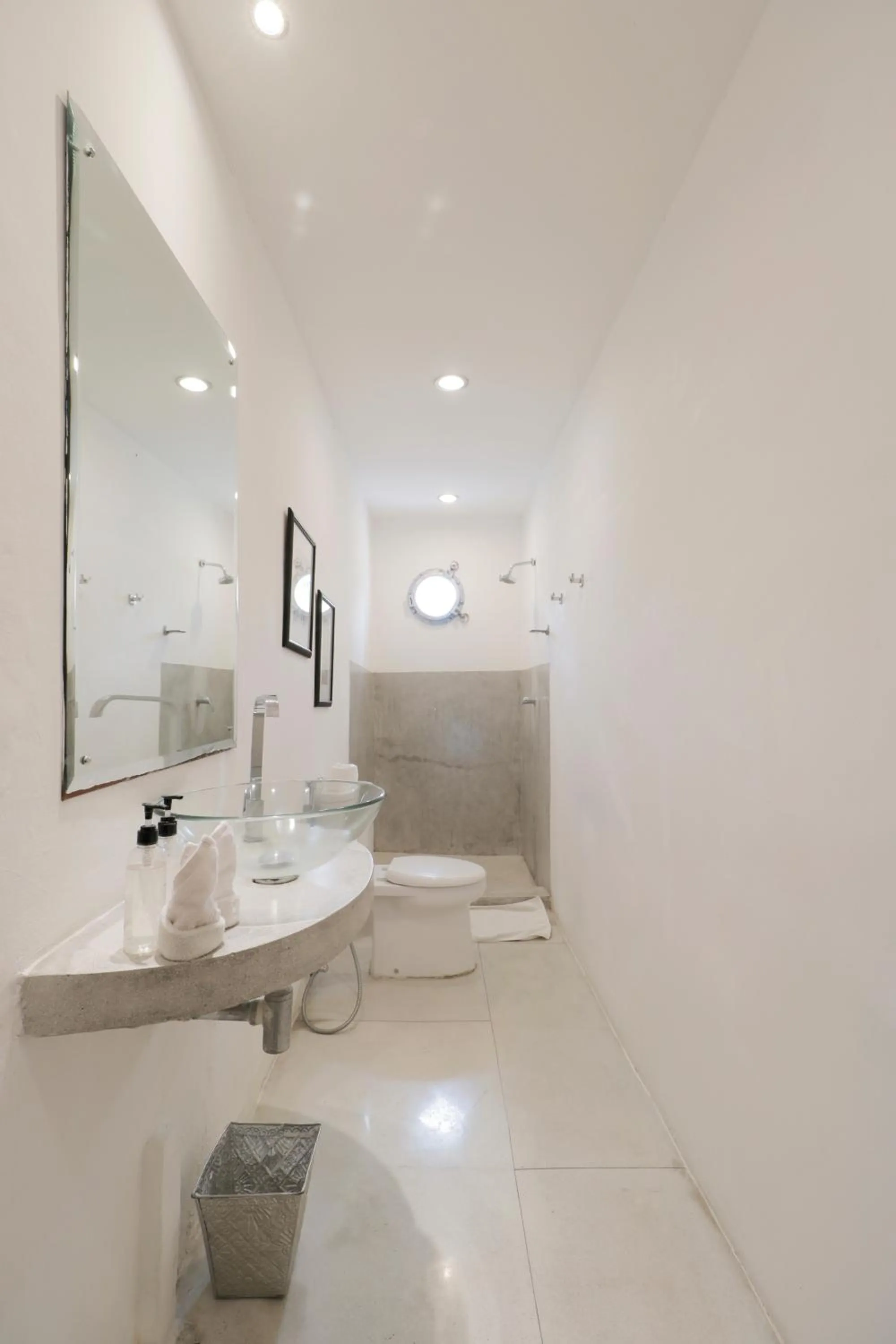 Toilet in The Apartments Umalas