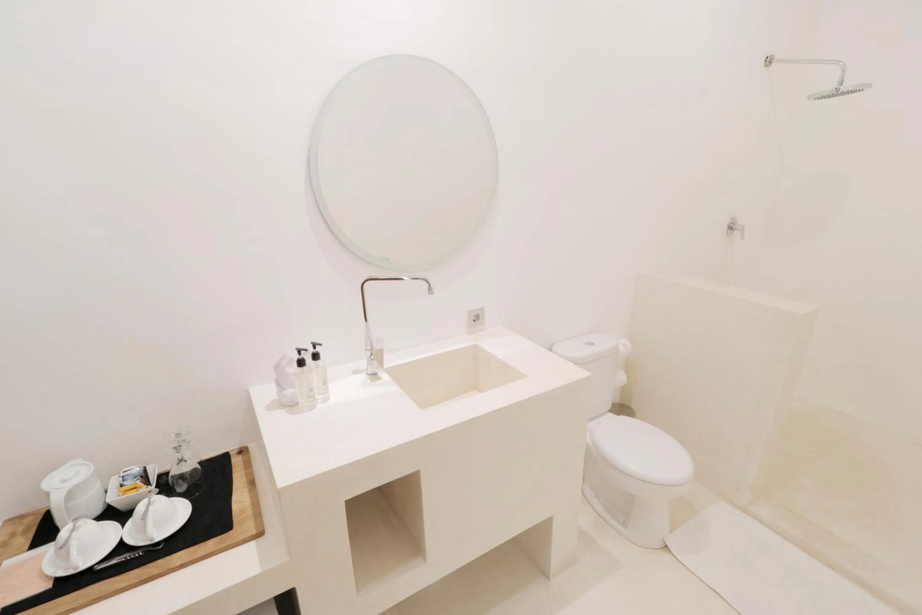 Shower in The Apartments Umalas