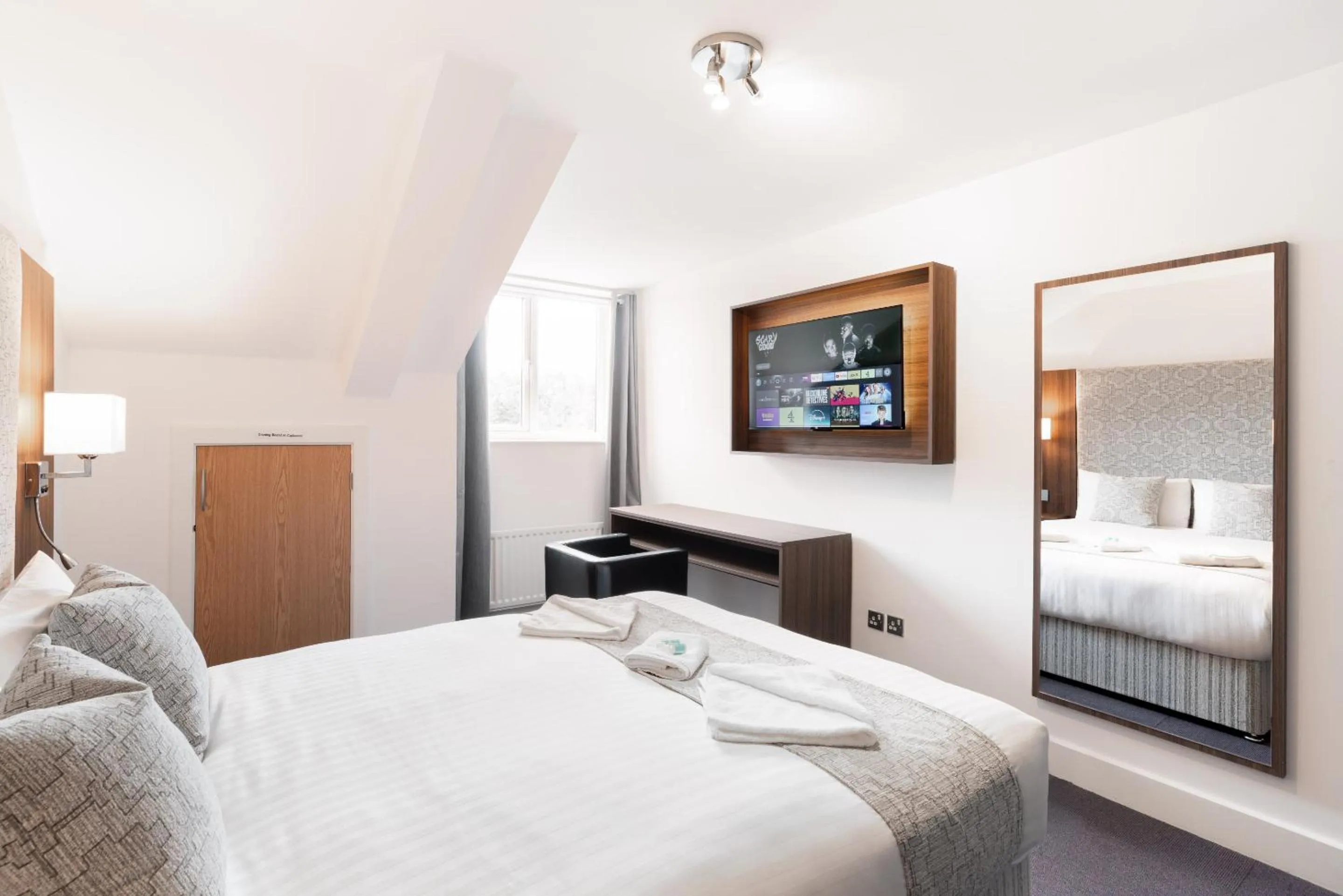 Bedroom, Bed in Rivers hotel