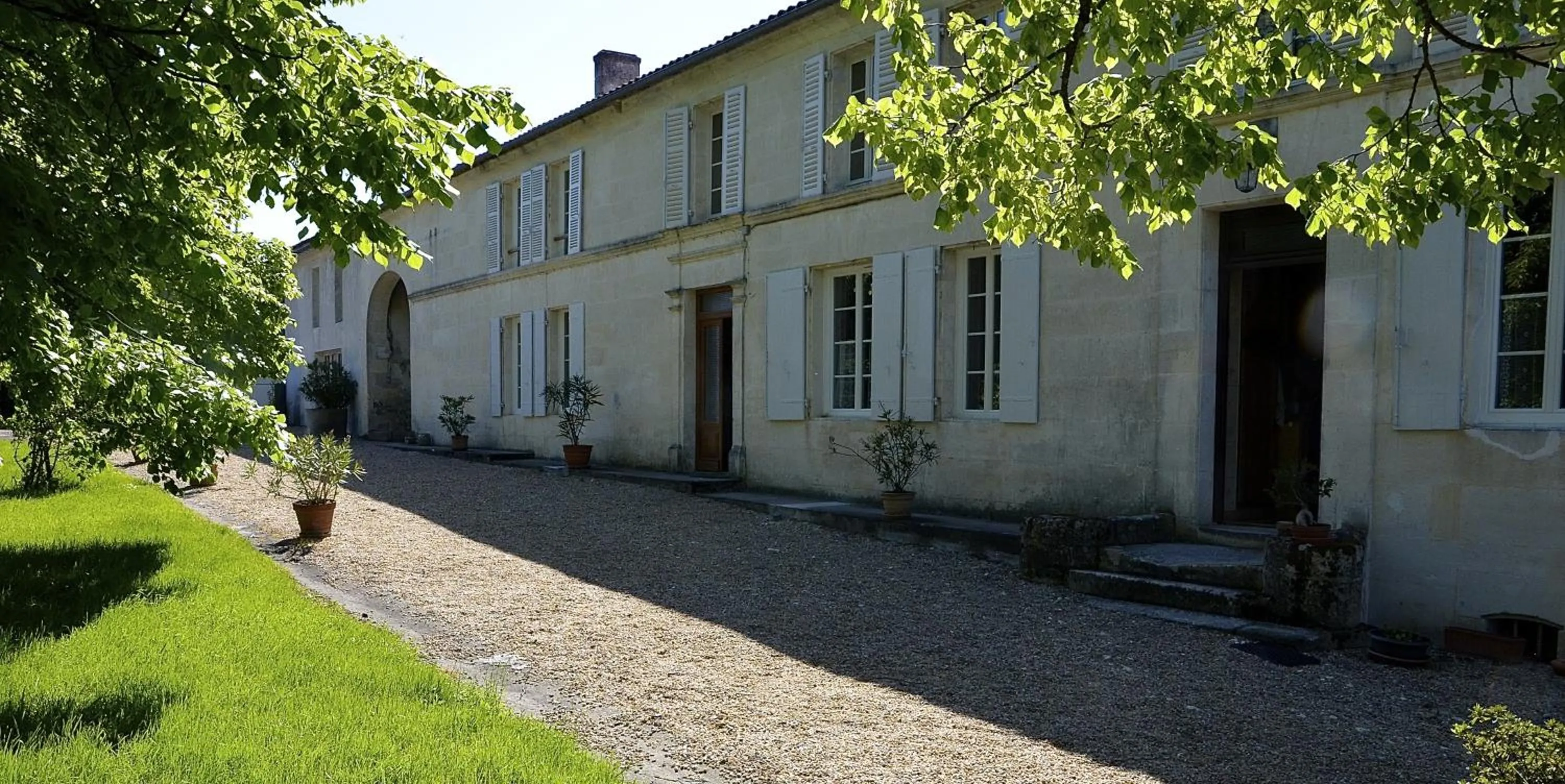 Property building in Le Vieux Noyer