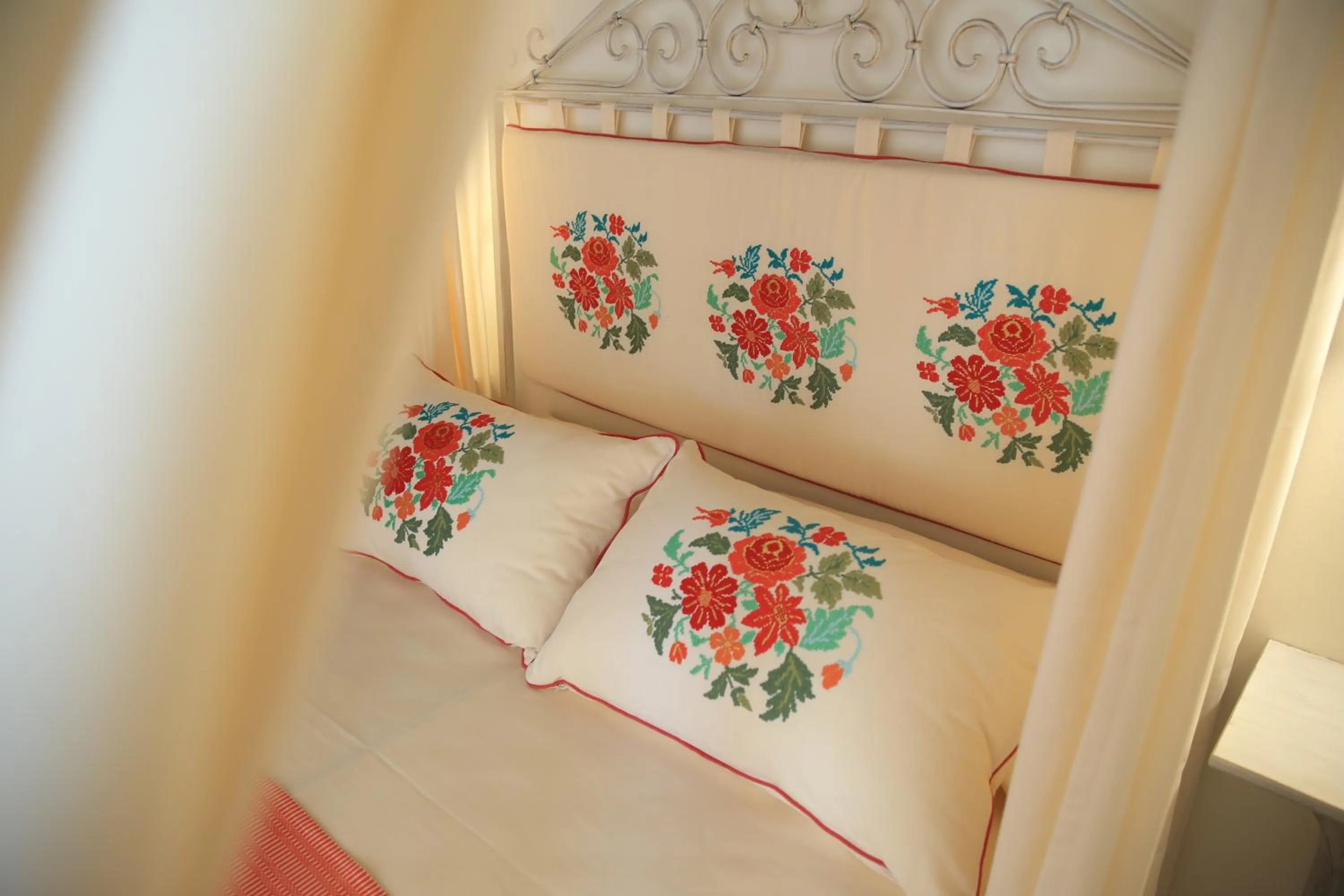 Bed in Inghirios Wellness Country Resort