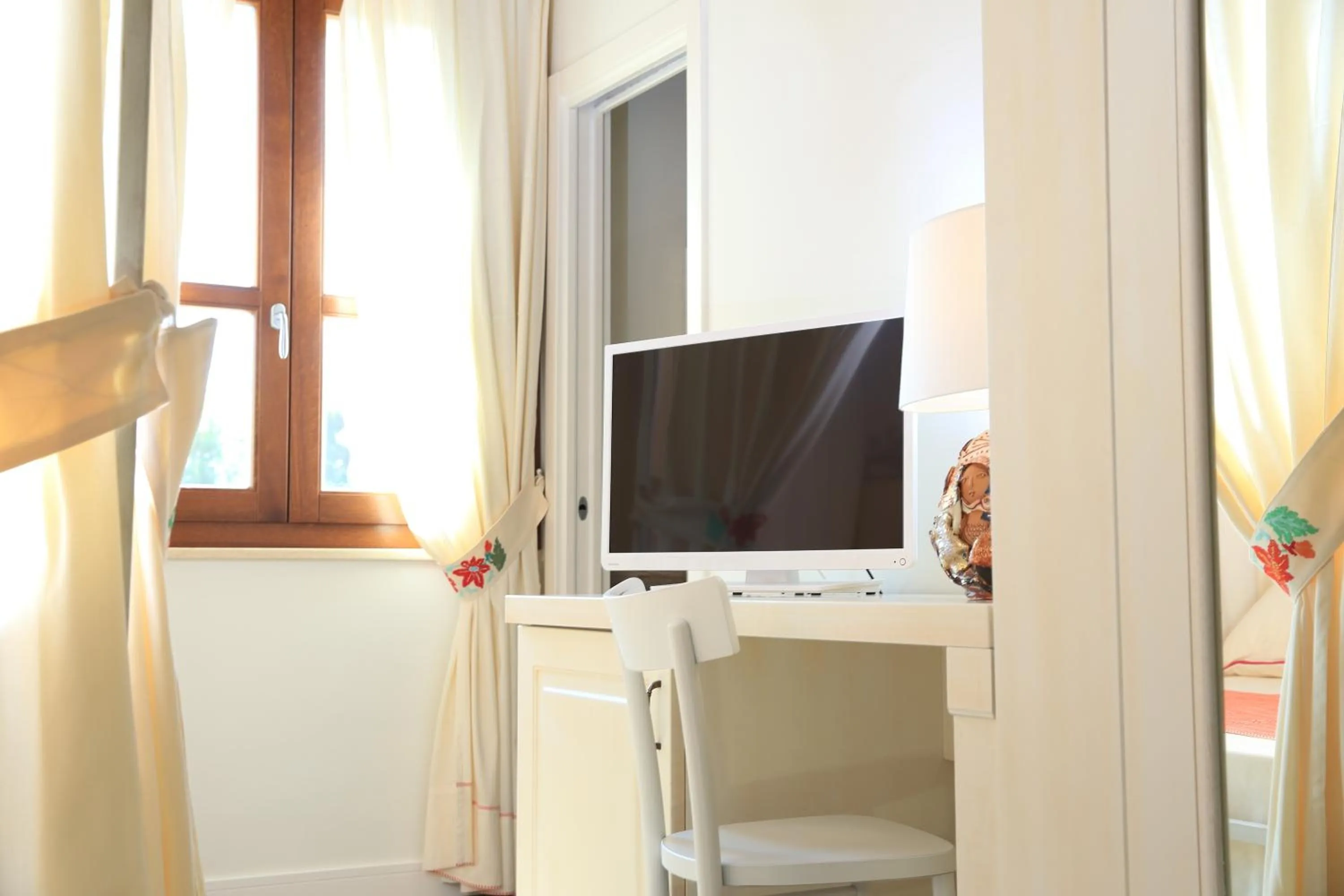 TV and multimedia in Inghirios Wellness Country Resort