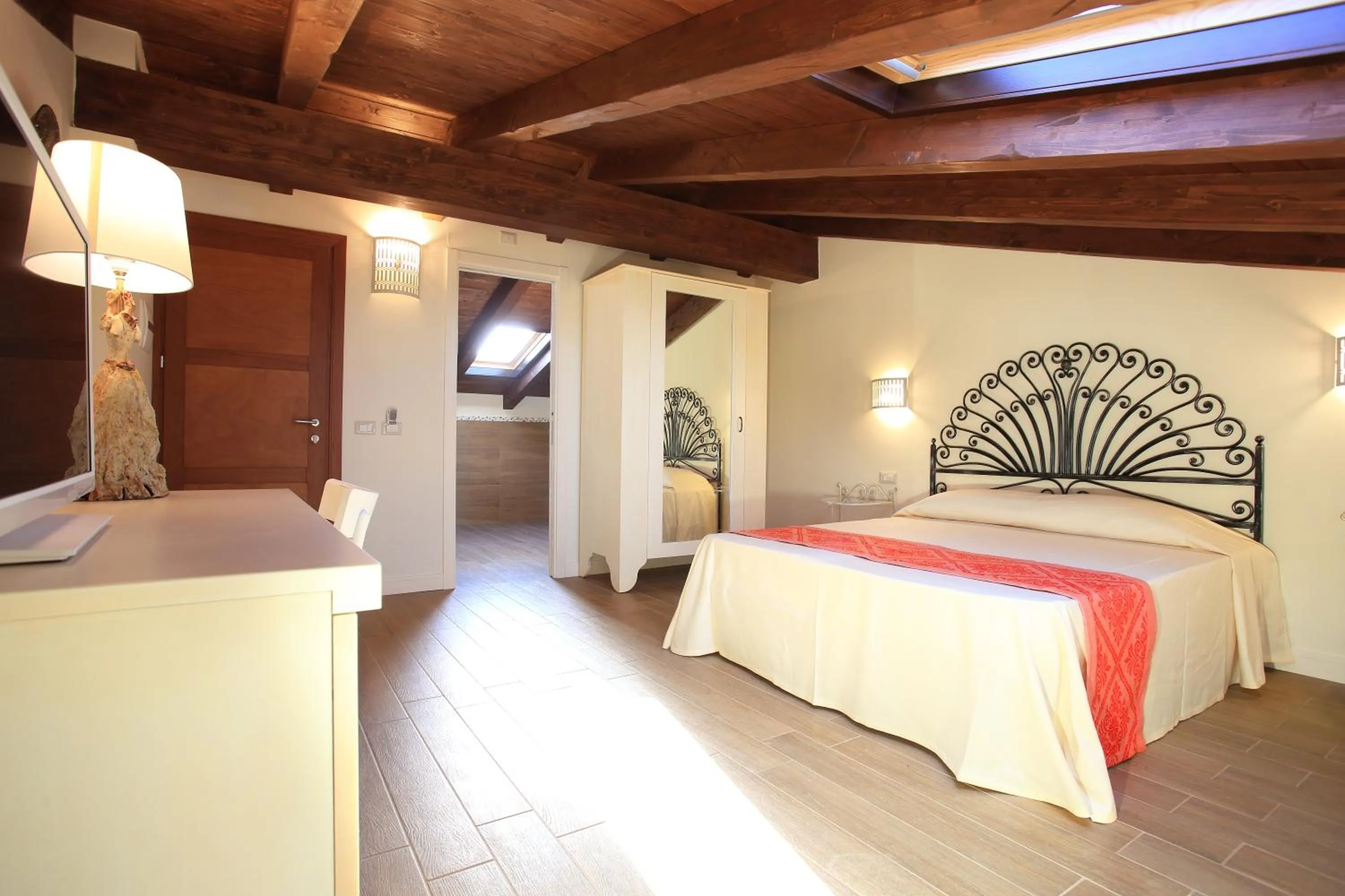 Bed in Inghirios Wellness Country Resort