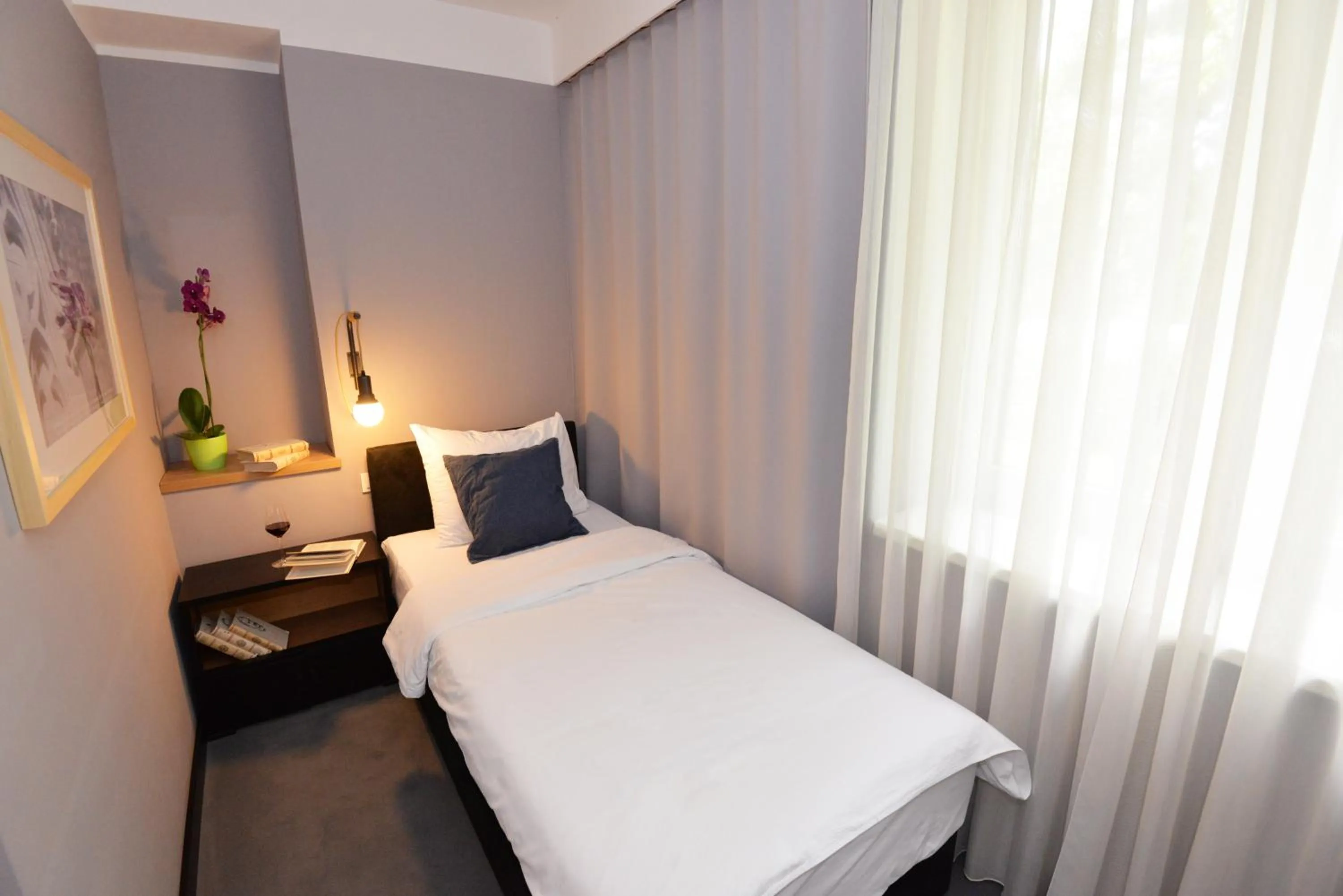 Photo of the whole room, Bed in The Loop Hotel