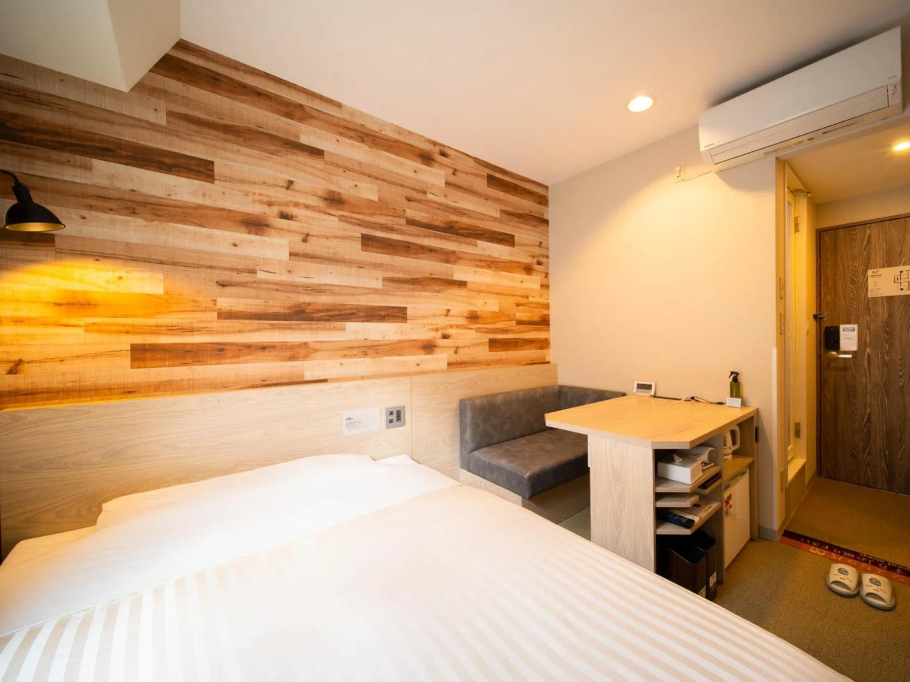 Bed in Super Hotel Shinbashi-Karasumoriguchi