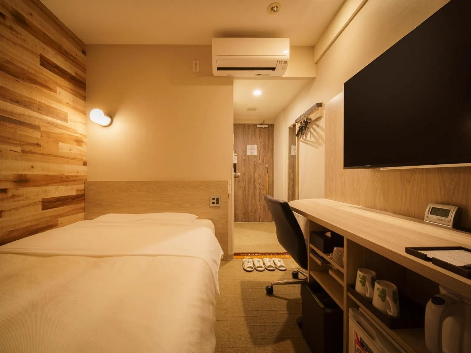 Photo of the whole room, Bed in Super Hotel Shinbashi-Karasumoriguchi