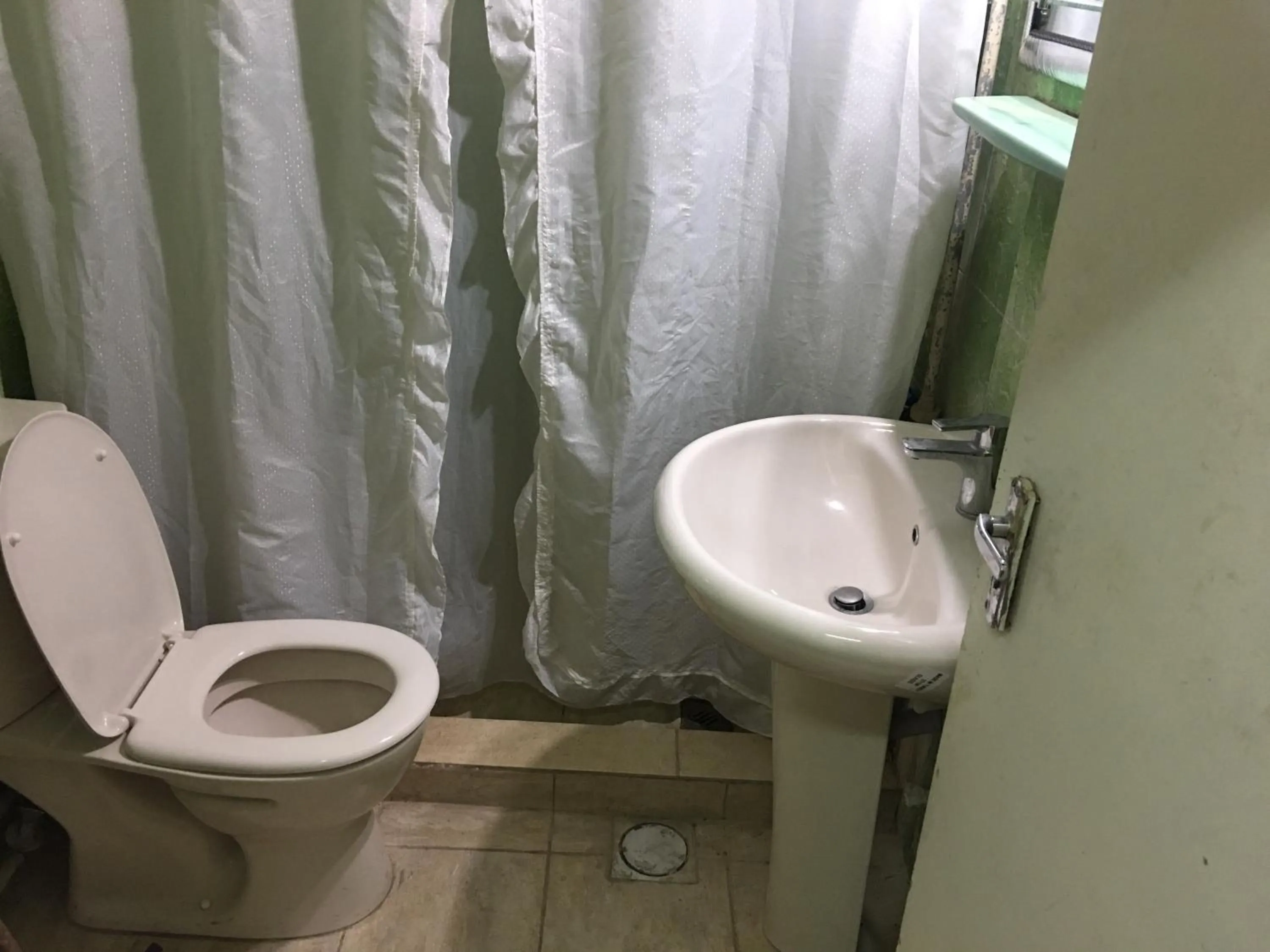 Shower in Aljazeera Hotel Apartments