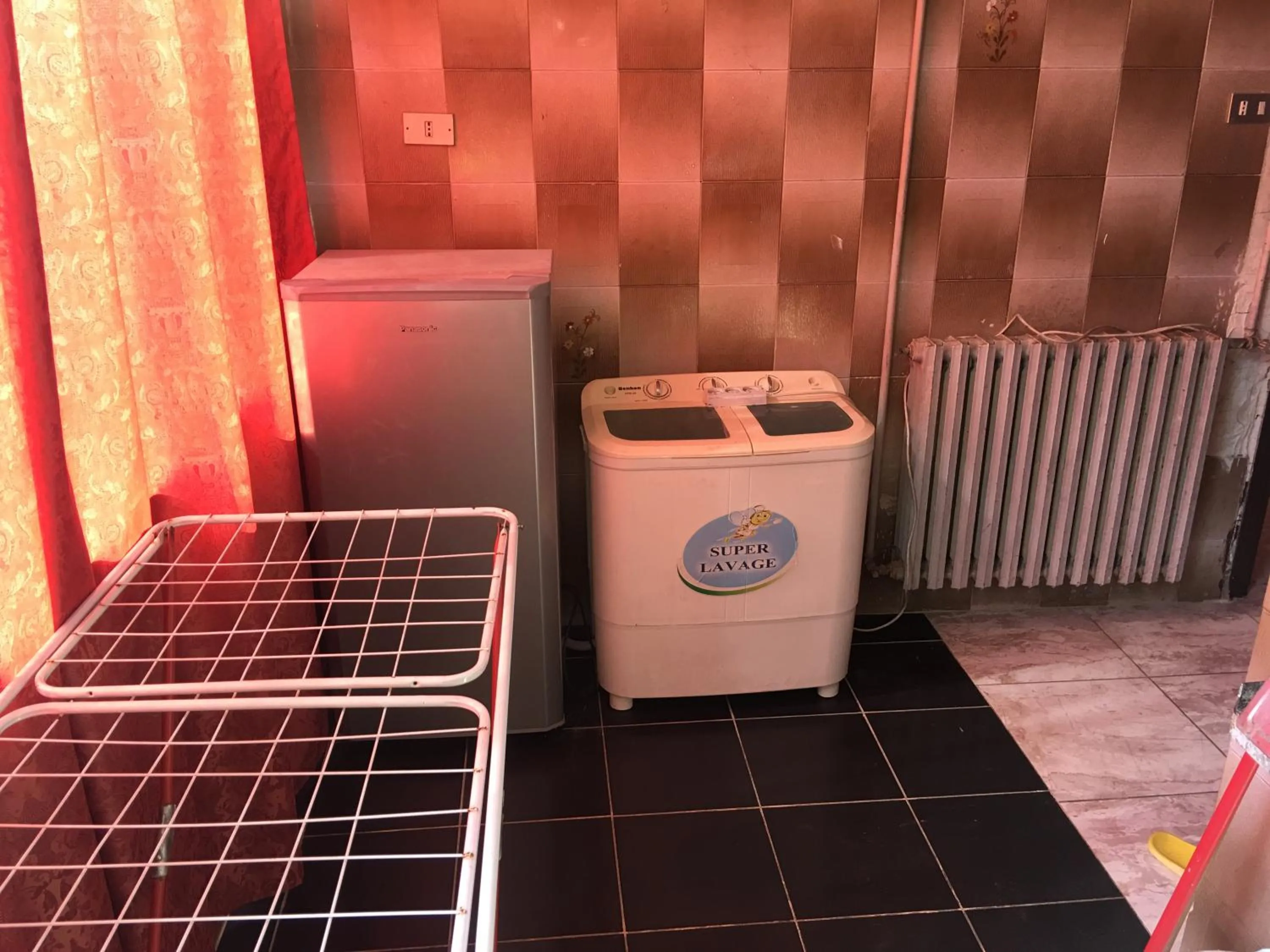 Kitchen or kitchenette in Aljazeera Hotel Apartments