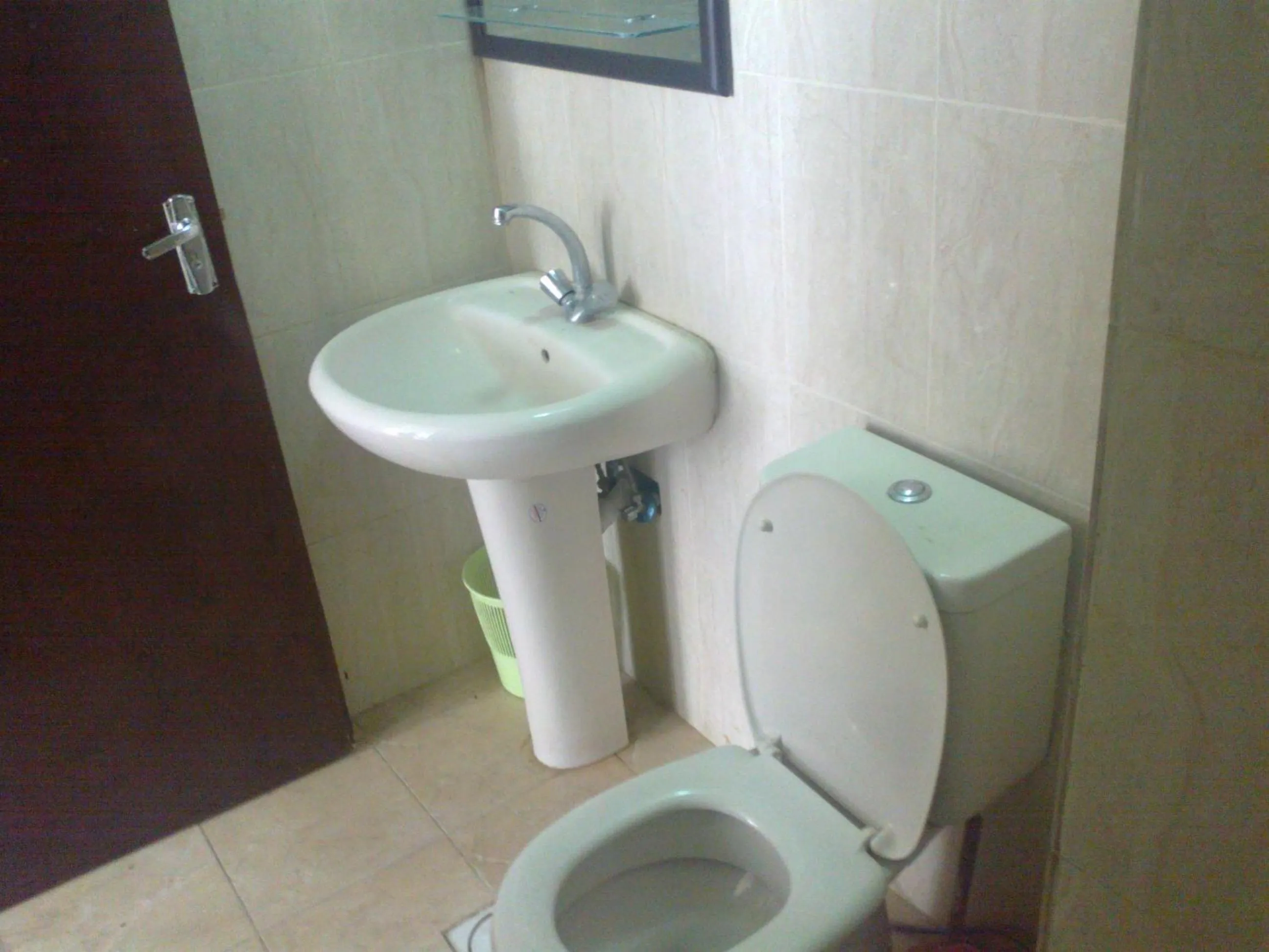 Shower in Aljazeera Hotel Apartments