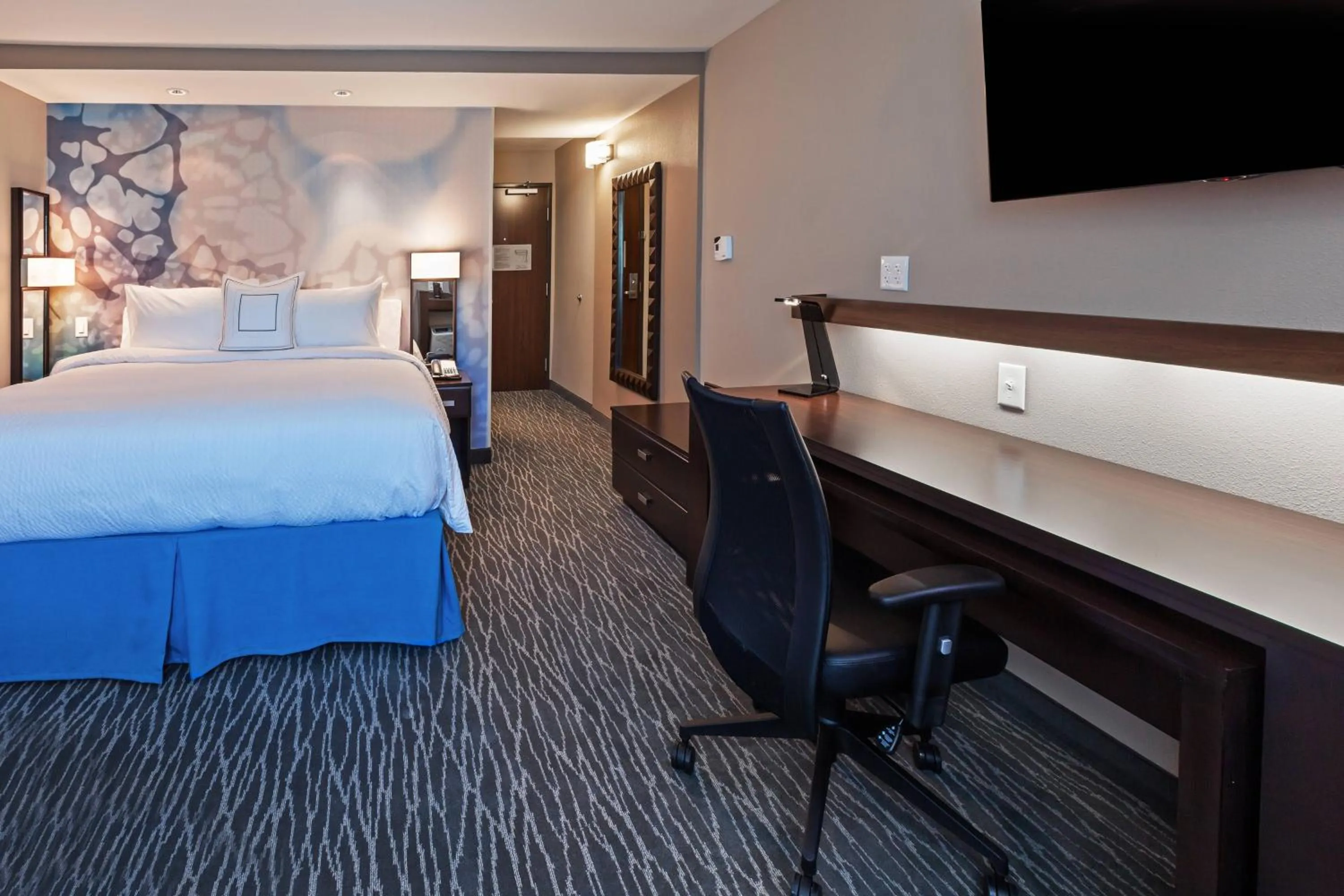 Photo of the whole room, Bed in Courtyard by Marriott Abilene Northeast