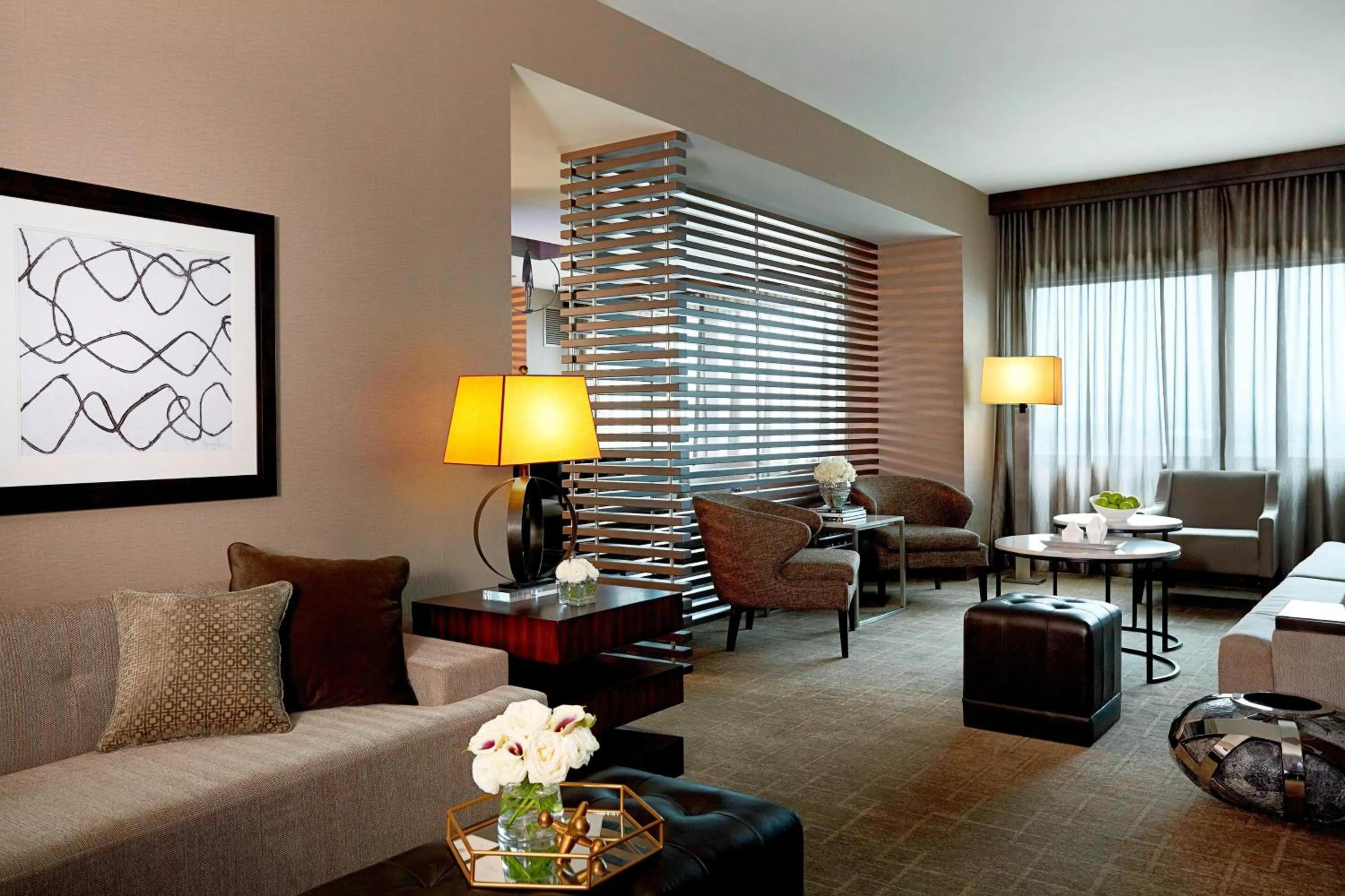 Lounge or bar in JW Marriott Minneapolis Mall of America